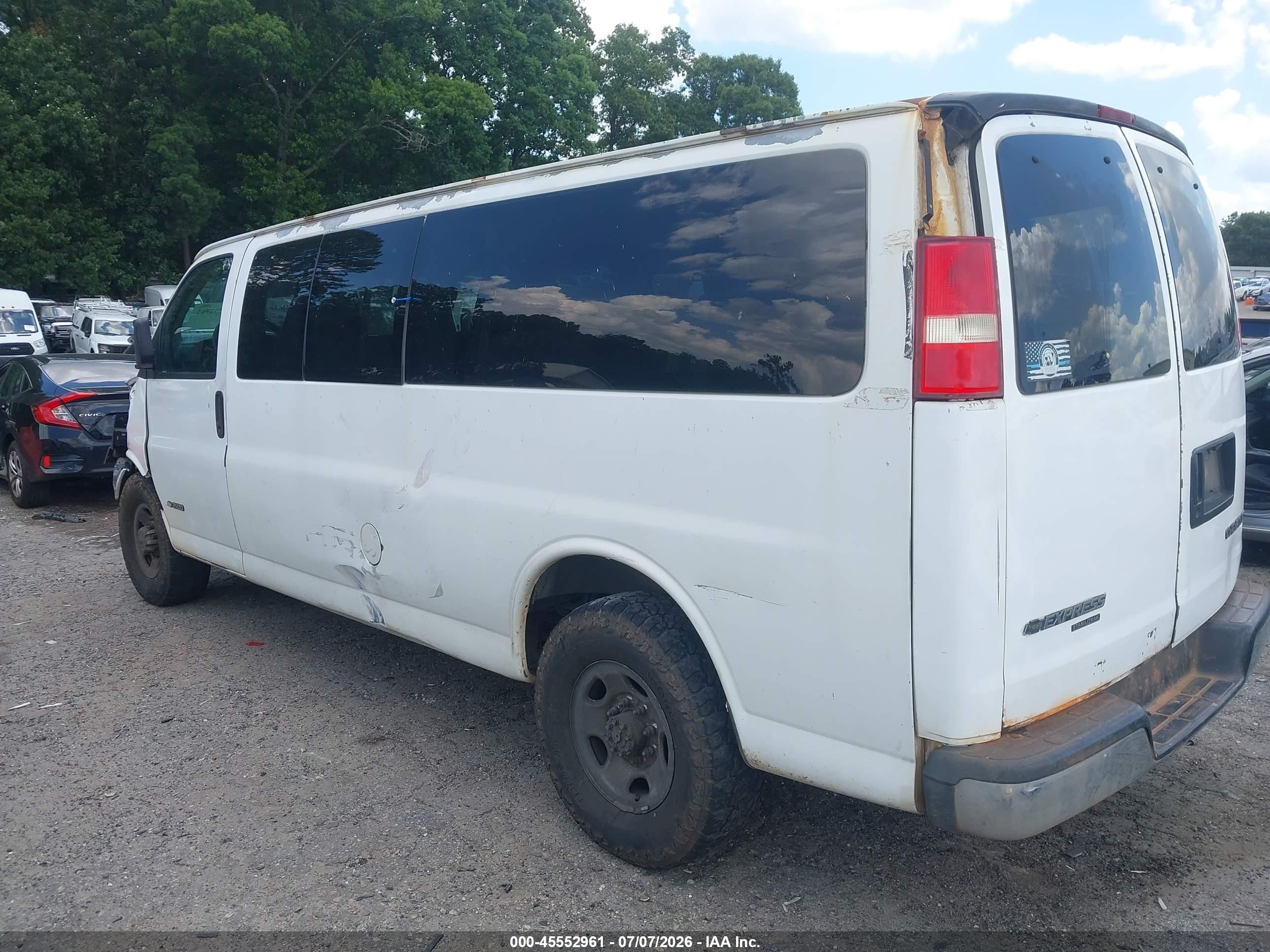 2005 Chevrolet Express Passenger   Белый vin: 1GAHG39U751128834