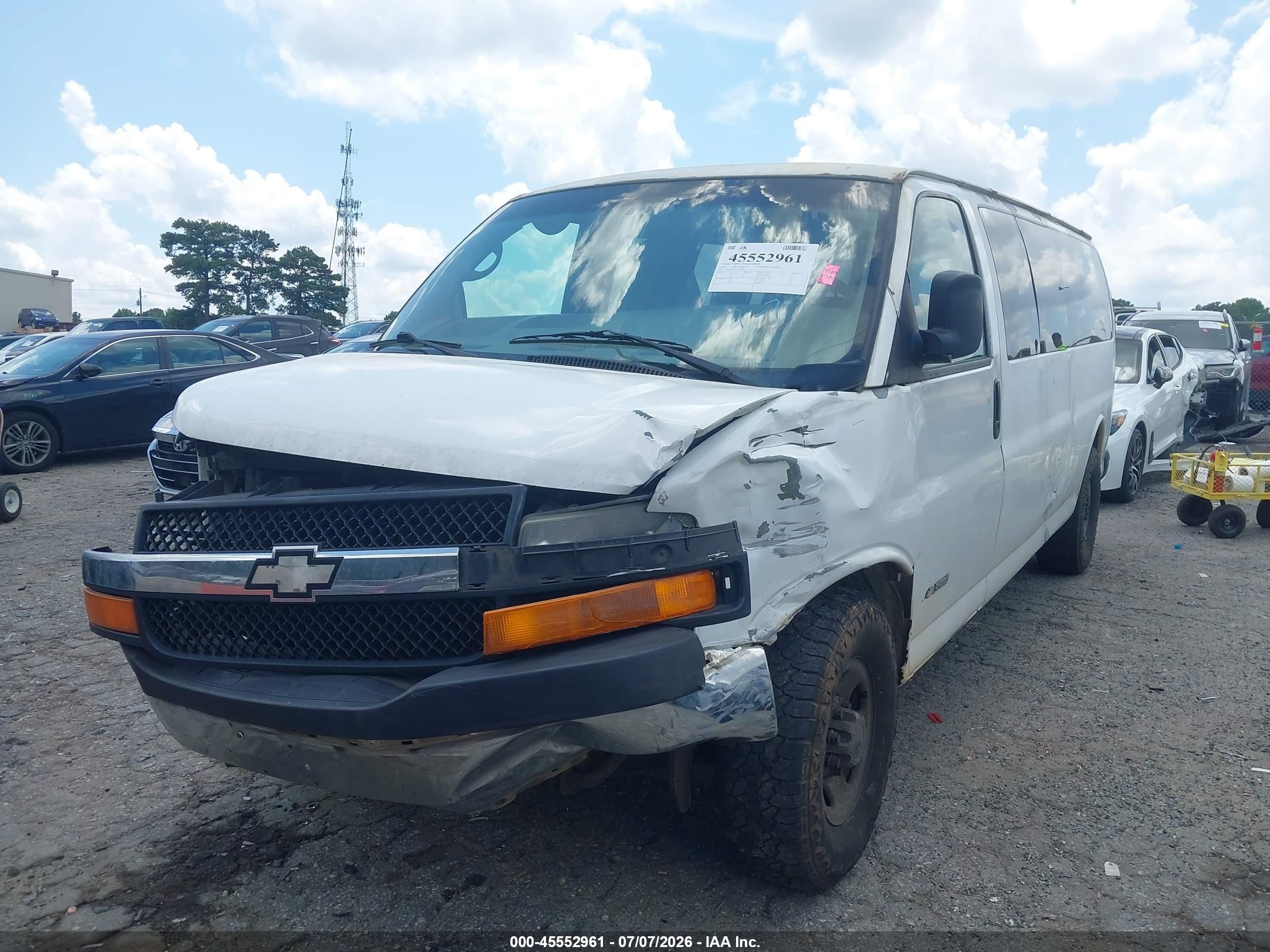 2005 Chevrolet Express Passenger   Белый vin: 1GAHG39U751128834