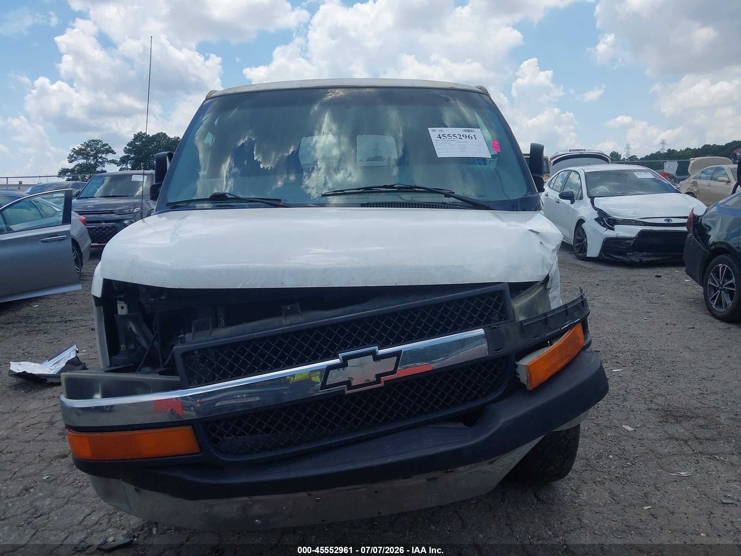 2005 Chevrolet Express Passenger   Белый vin: 1GAHG39U751128834