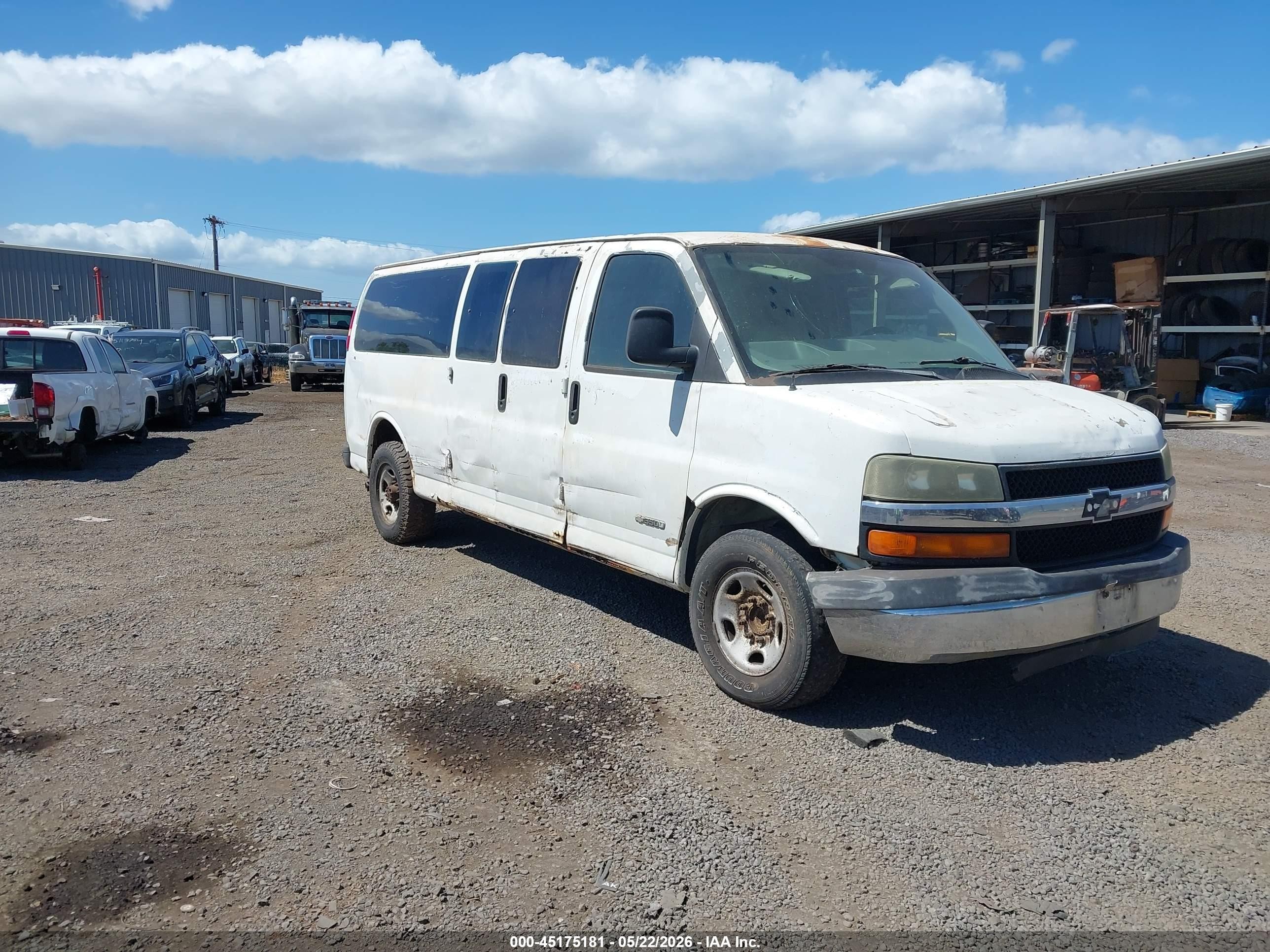 2005 Chevrolet Express White vin: 1GAHG39U751229341