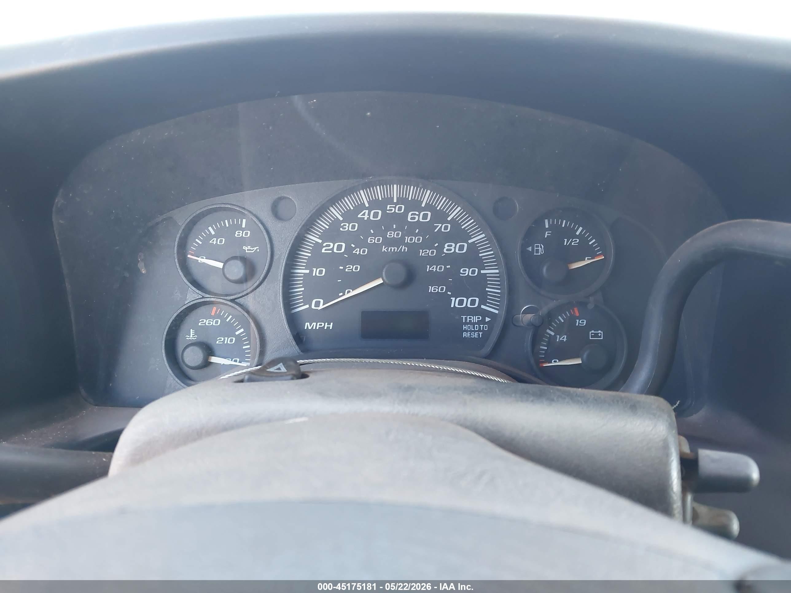 2005 Chevrolet Express   White vin: 1GAHG39U751229341