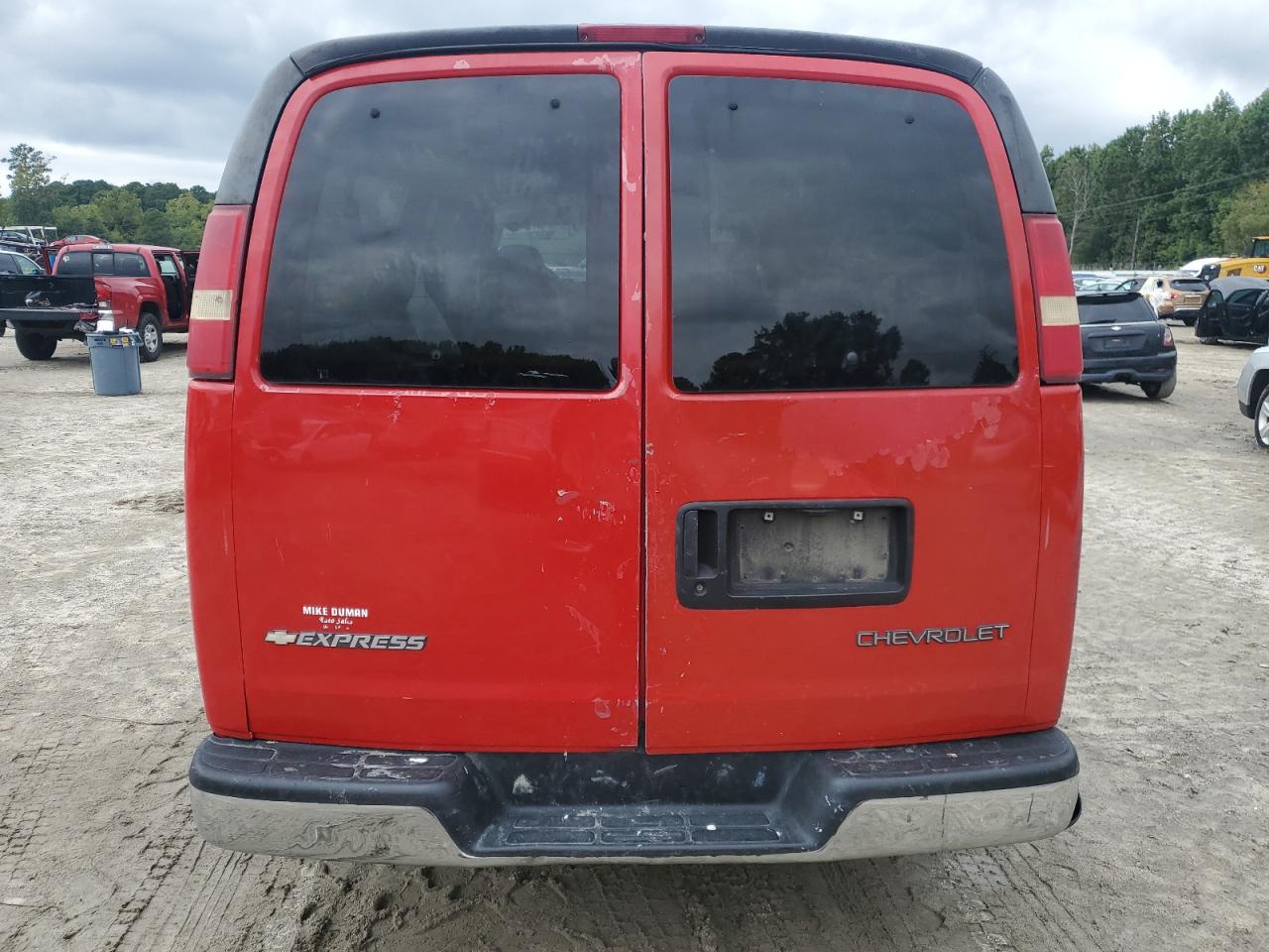 2003 Chevrolet Express G3500 Red vin: 1GAHG39U831126894