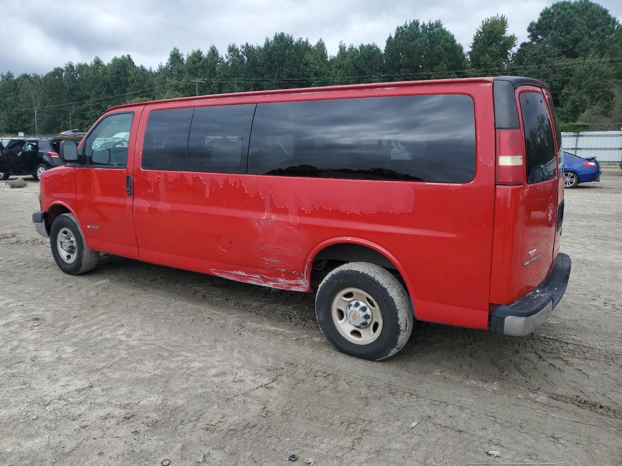 2003 Chevrolet Express G3500 Red vin: 1GAHG39U831126894