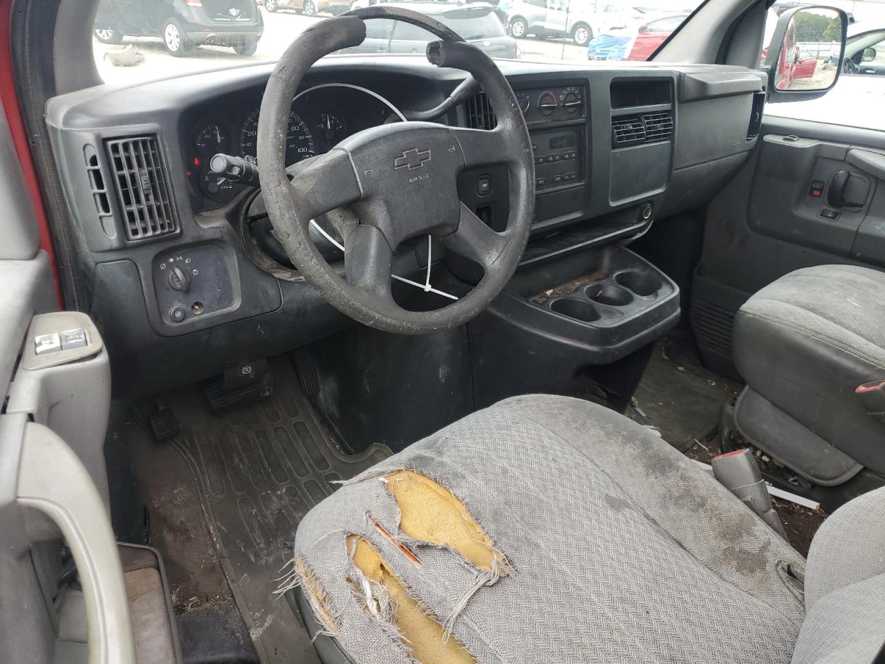 2003 Chevrolet Express G3500 Red vin: 1GAHG39U831126894
