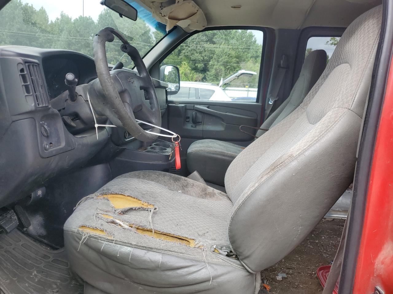 2003 Chevrolet Express G3500 Red vin: 1GAHG39U831126894