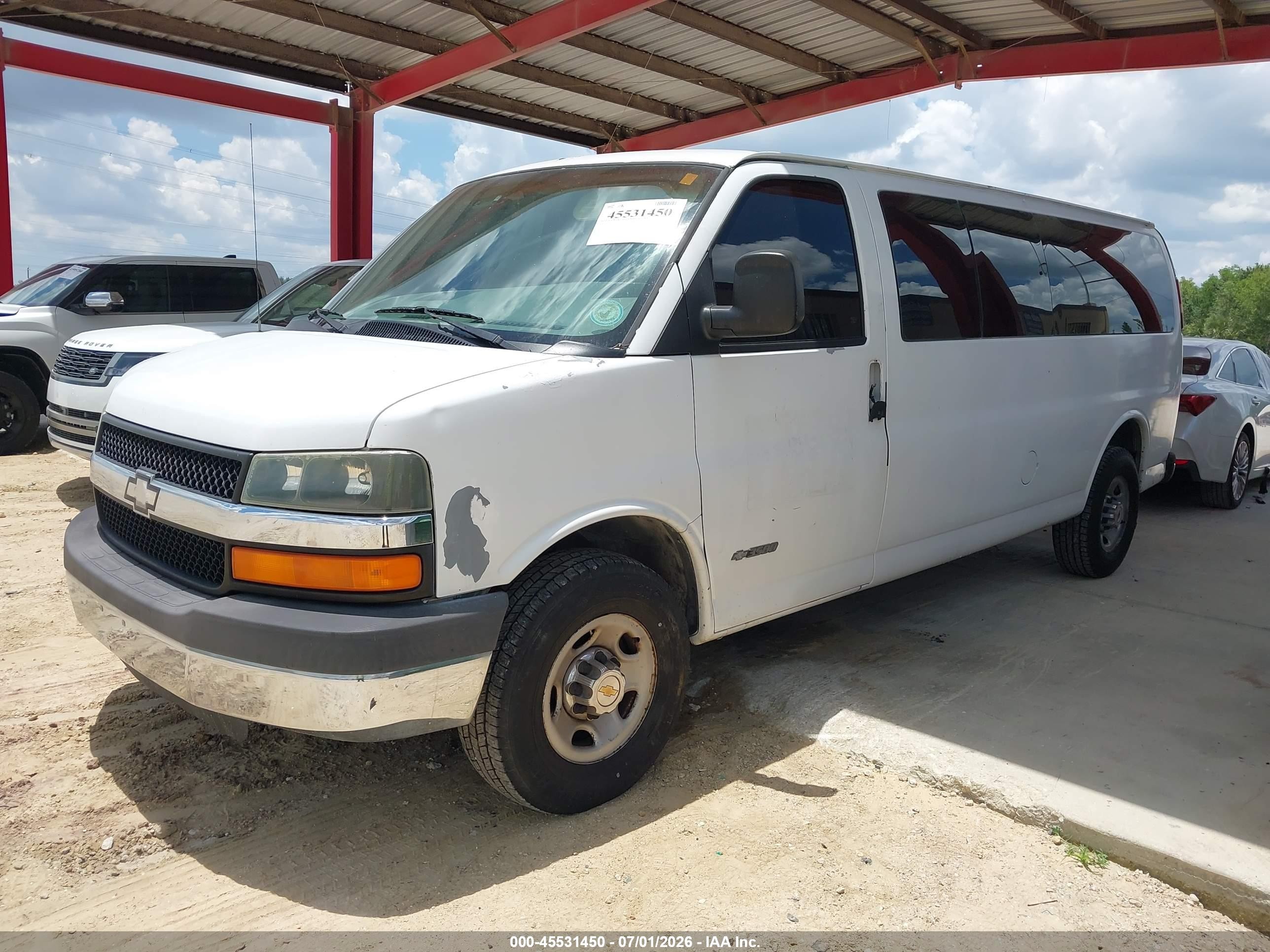 2003 Chevrolet Express Passenger   White vin: 1GAHG39U831164383