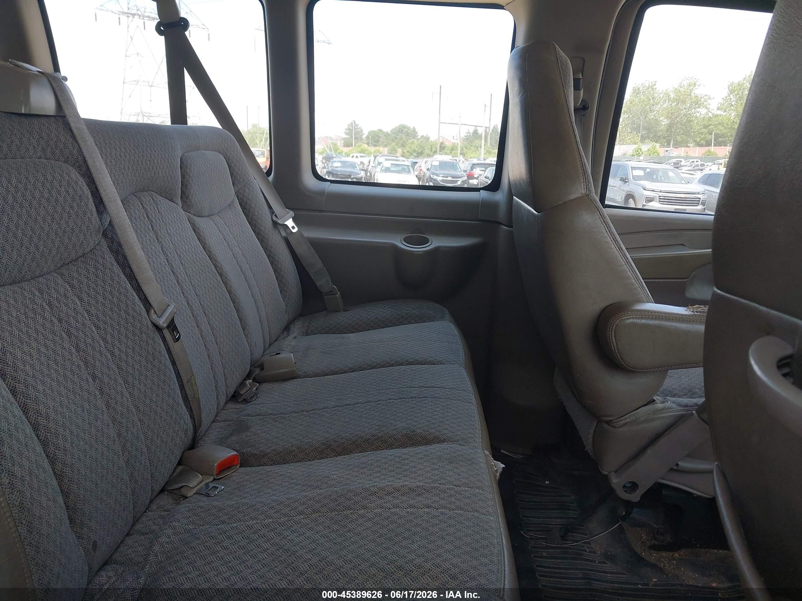 2005 Chevrolet Express   Green vin: 1GAHG39U851214167