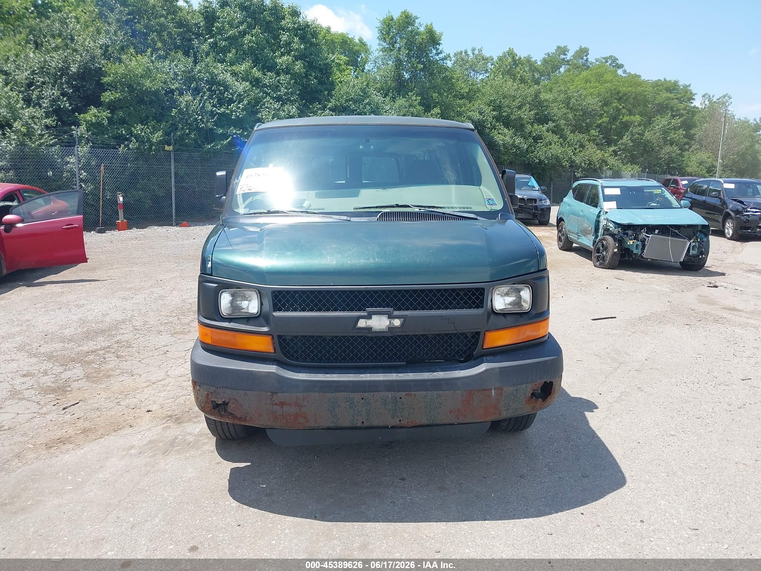 2005 Chevrolet Express   Green vin: 1GAHG39U851214167