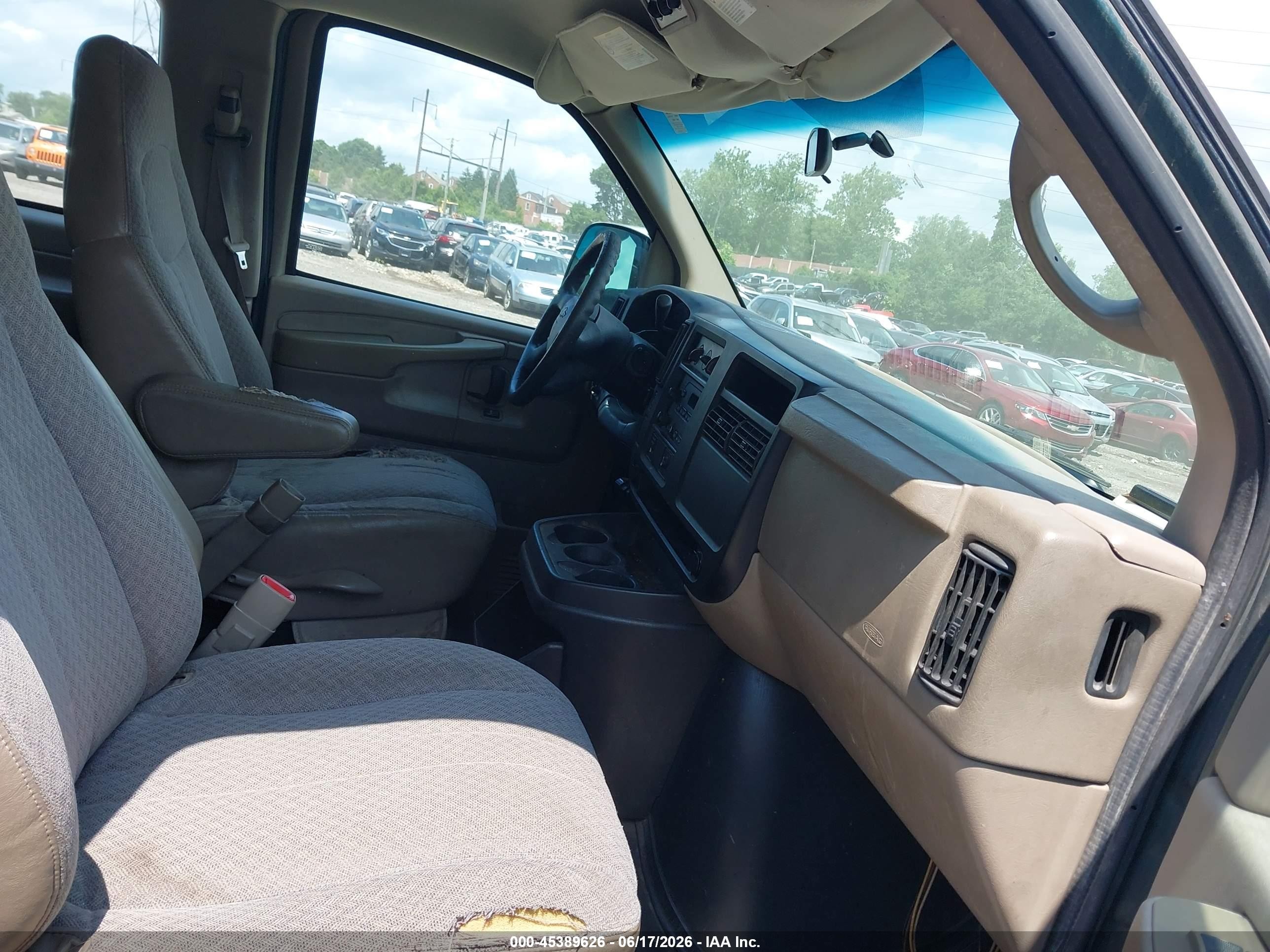 2005 Chevrolet Express   Green vin: 1GAHG39U851214167