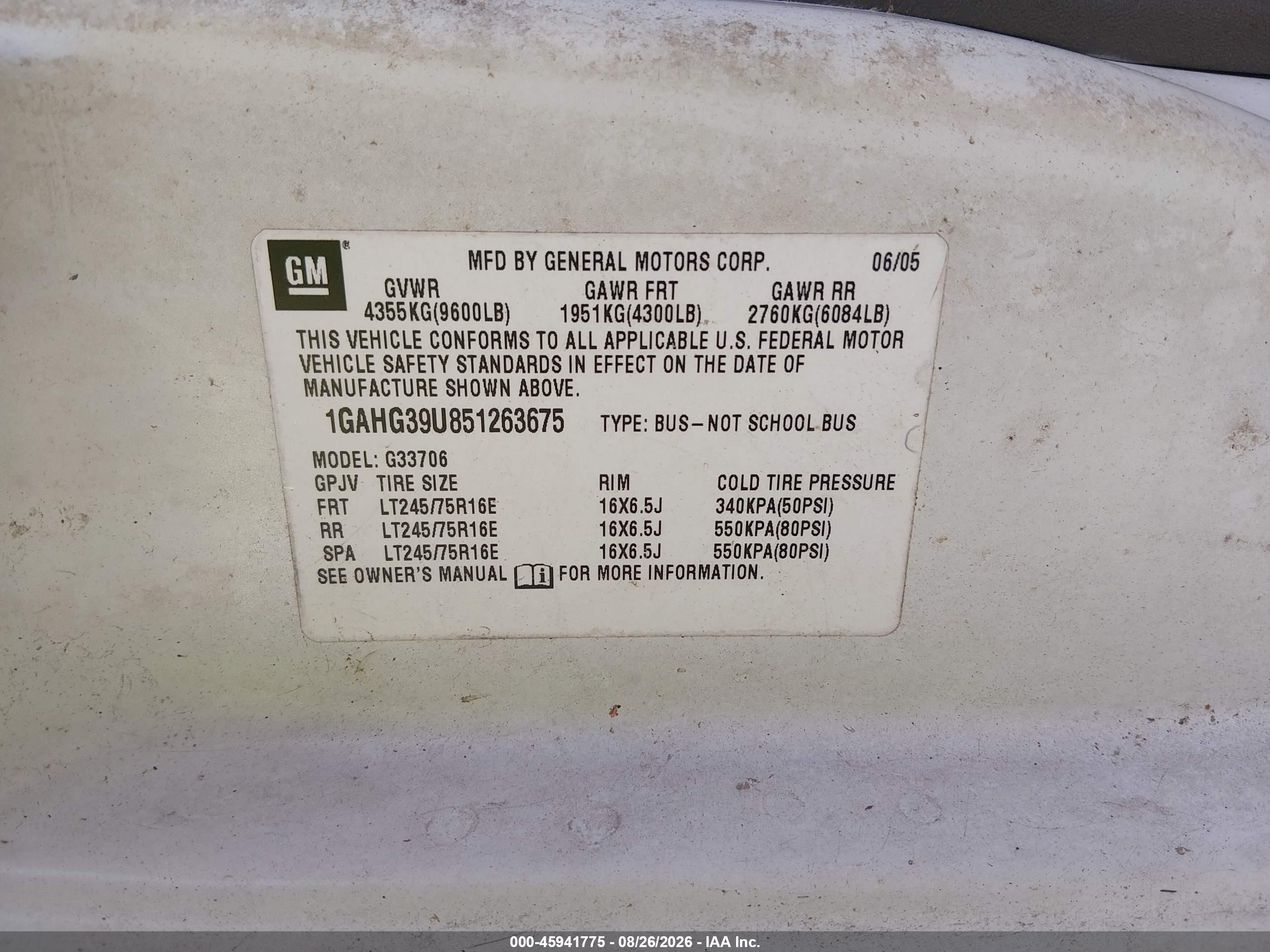 2005 Chevrolet Express Passenger   White vin: 1GAHG39U851263675