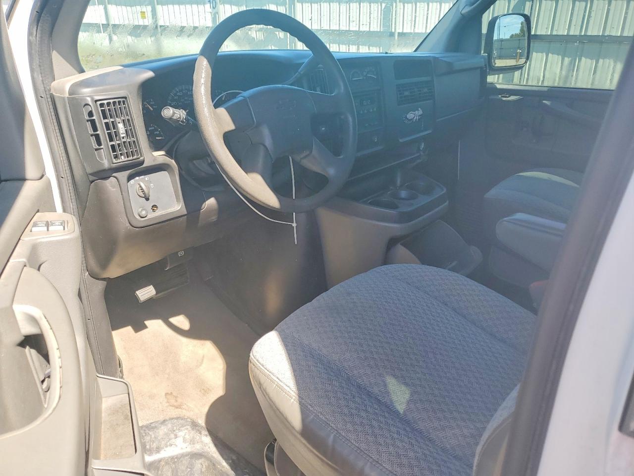 2007 Chevrolet Express G3500 White vin: 1GAHG39U871142390