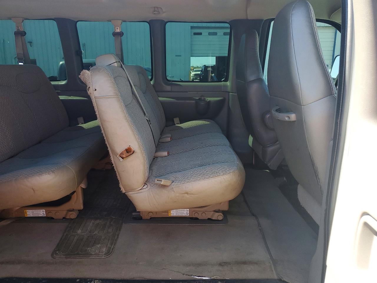 2007 Chevrolet Express G3500 White vin: 1GAHG39U871142390