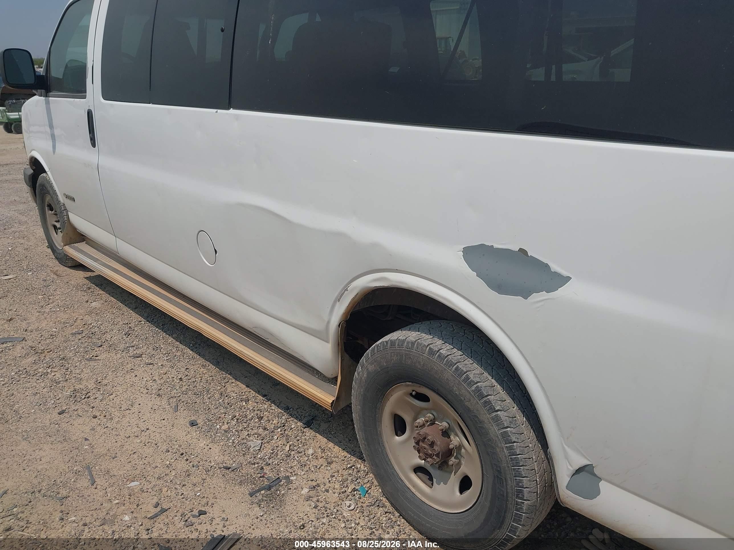 2006 Chevrolet Express Passenger Ls White vin: 1GAHG39UX61173509