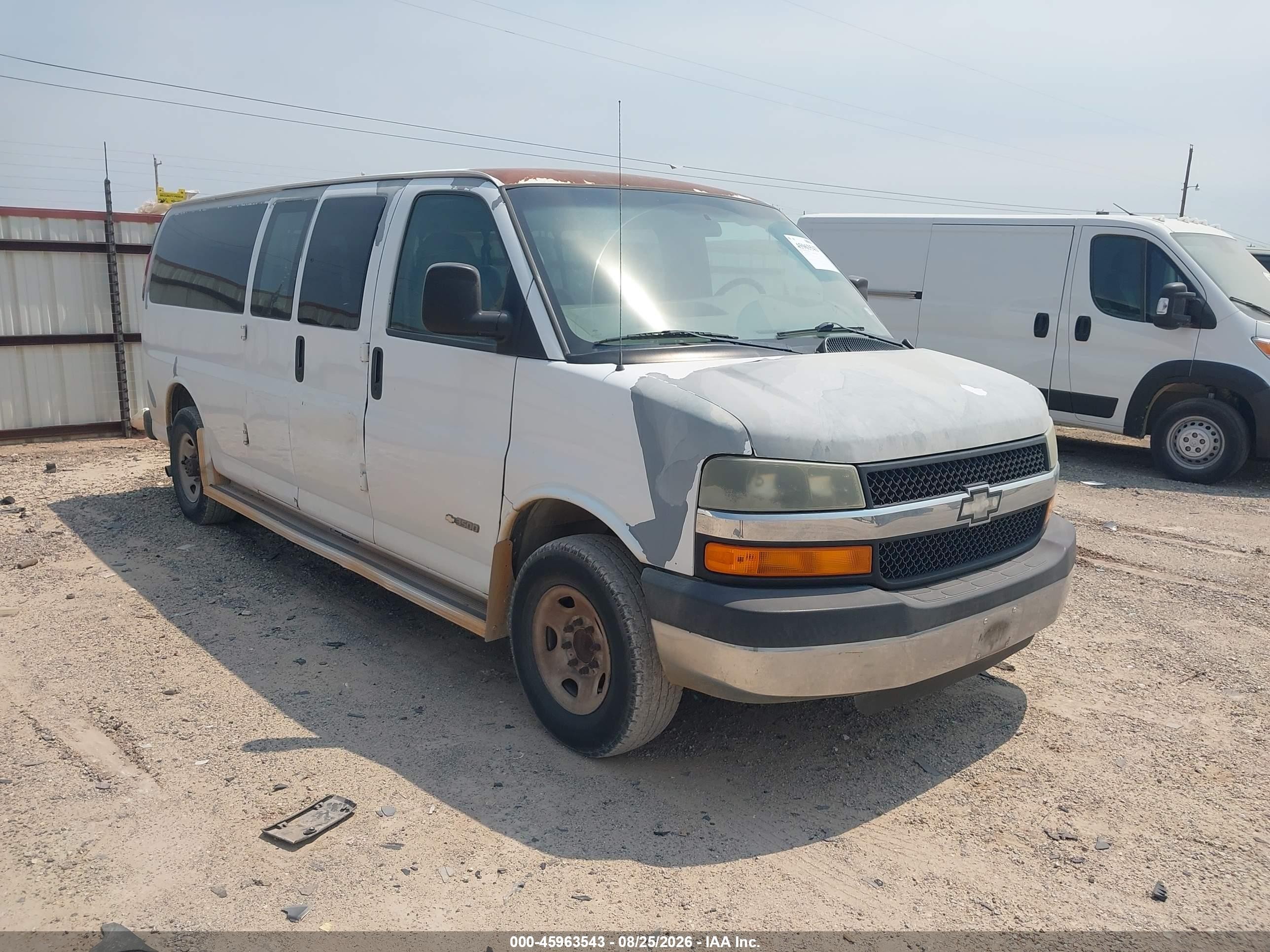 2006 Chevrolet Express Passenger Ls White vin: 1GAHG39UX61173509