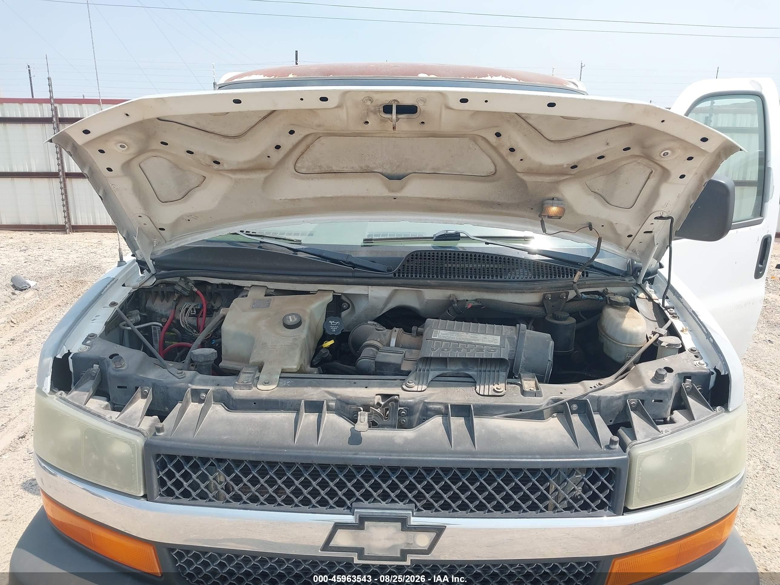 2006 Chevrolet Express Passenger Ls White vin: 1GAHG39UX61173509