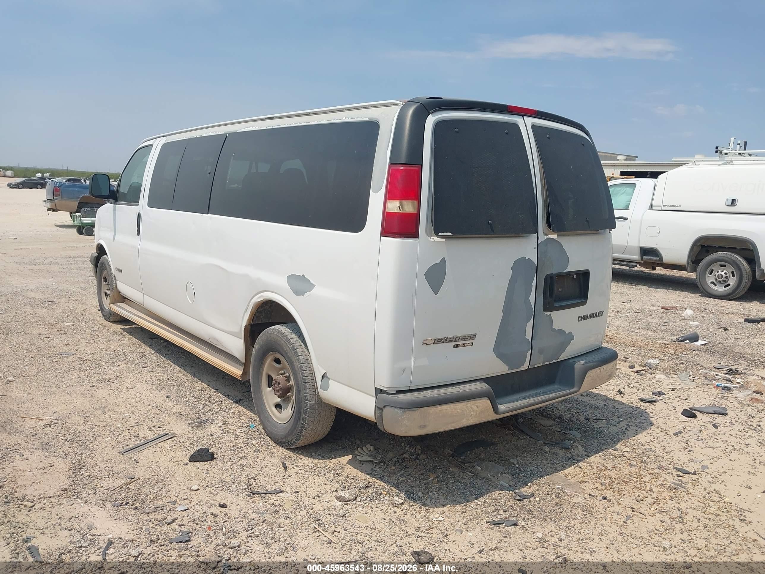 2006 Chevrolet Express Passenger Ls White vin: 1GAHG39UX61173509