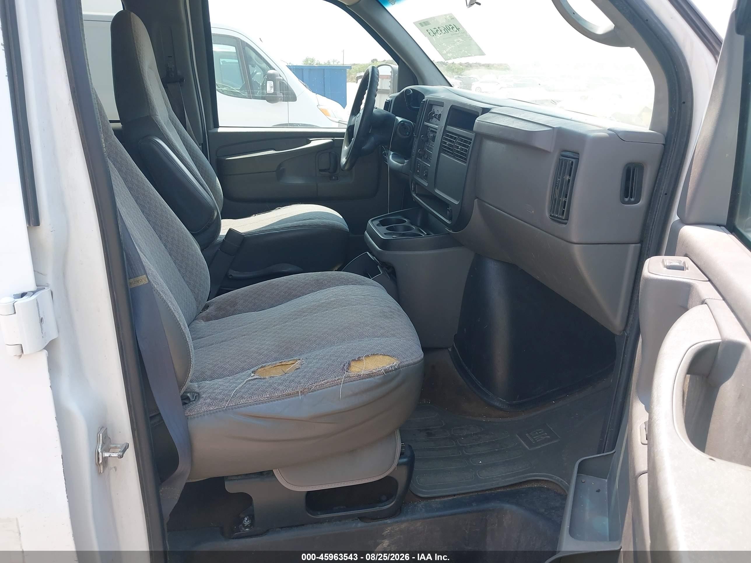 2006 Chevrolet Express Passenger Ls White vin: 1GAHG39UX61173509