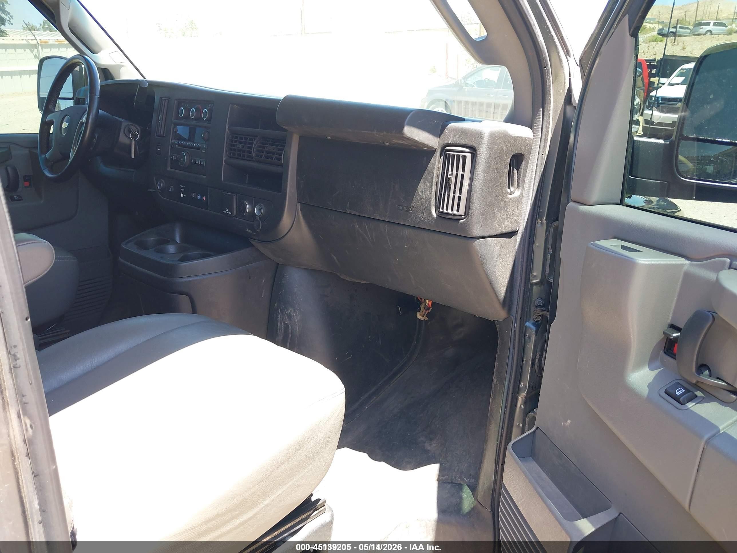 2017 Chevrolet Express 2500 Ls Золотой vin: 1GAWGEFF3H1290067
