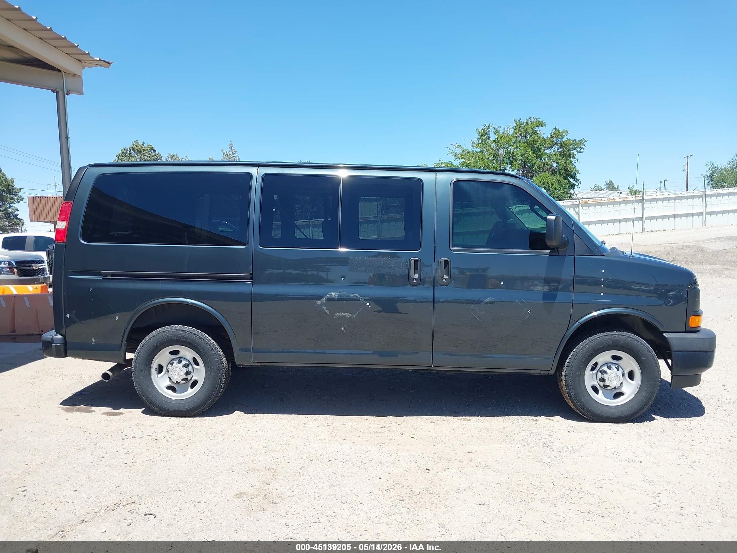 2017 Chevrolet Express 2500 Ls Золотой vin: 1GAWGEFF3H1290067