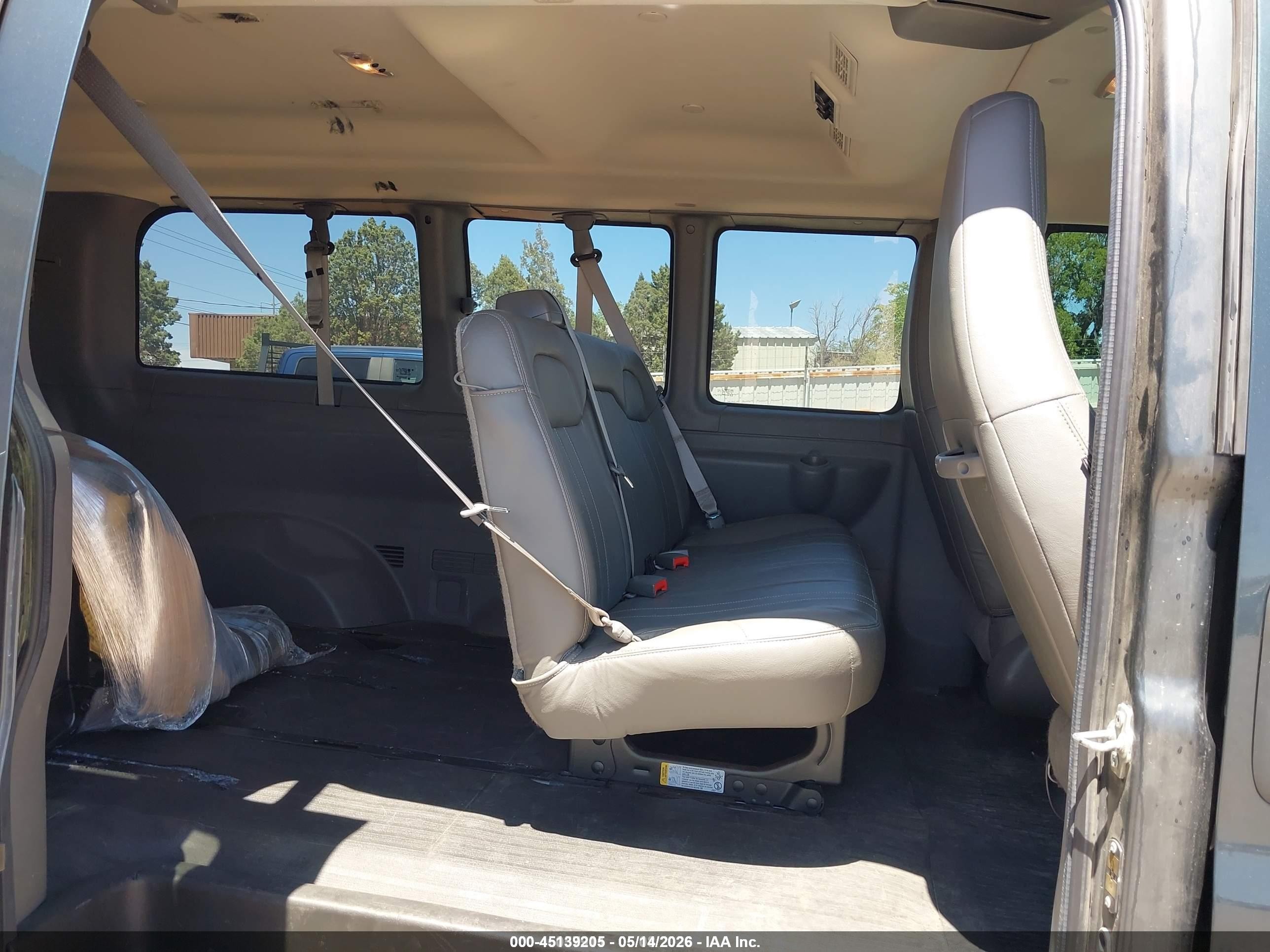 2017 Chevrolet Express 2500 Ls Золотой vin: 1GAWGEFF3H1290067