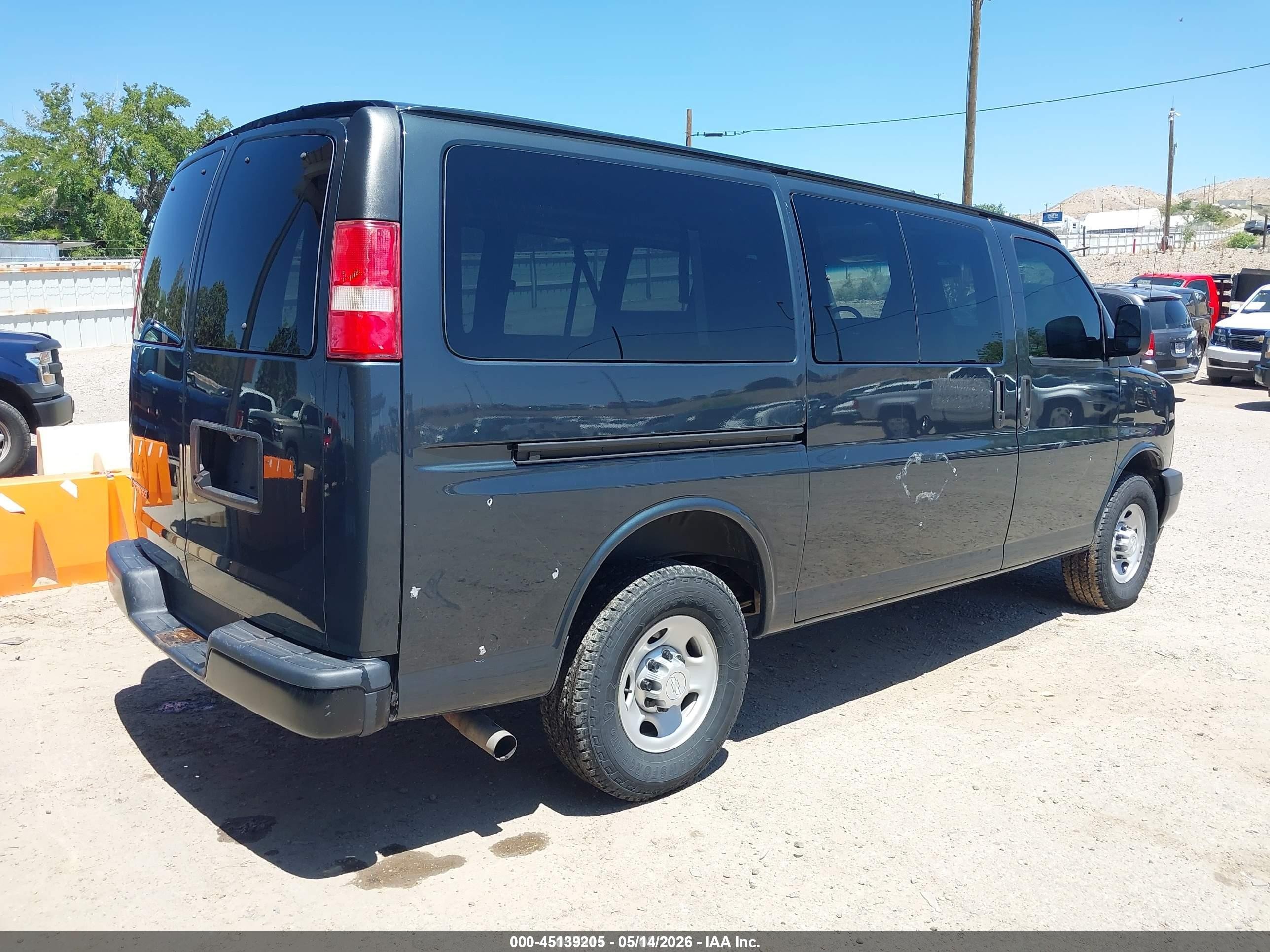 2017 Chevrolet Express 2500 Ls Золотой vin: 1GAWGEFF3H1290067