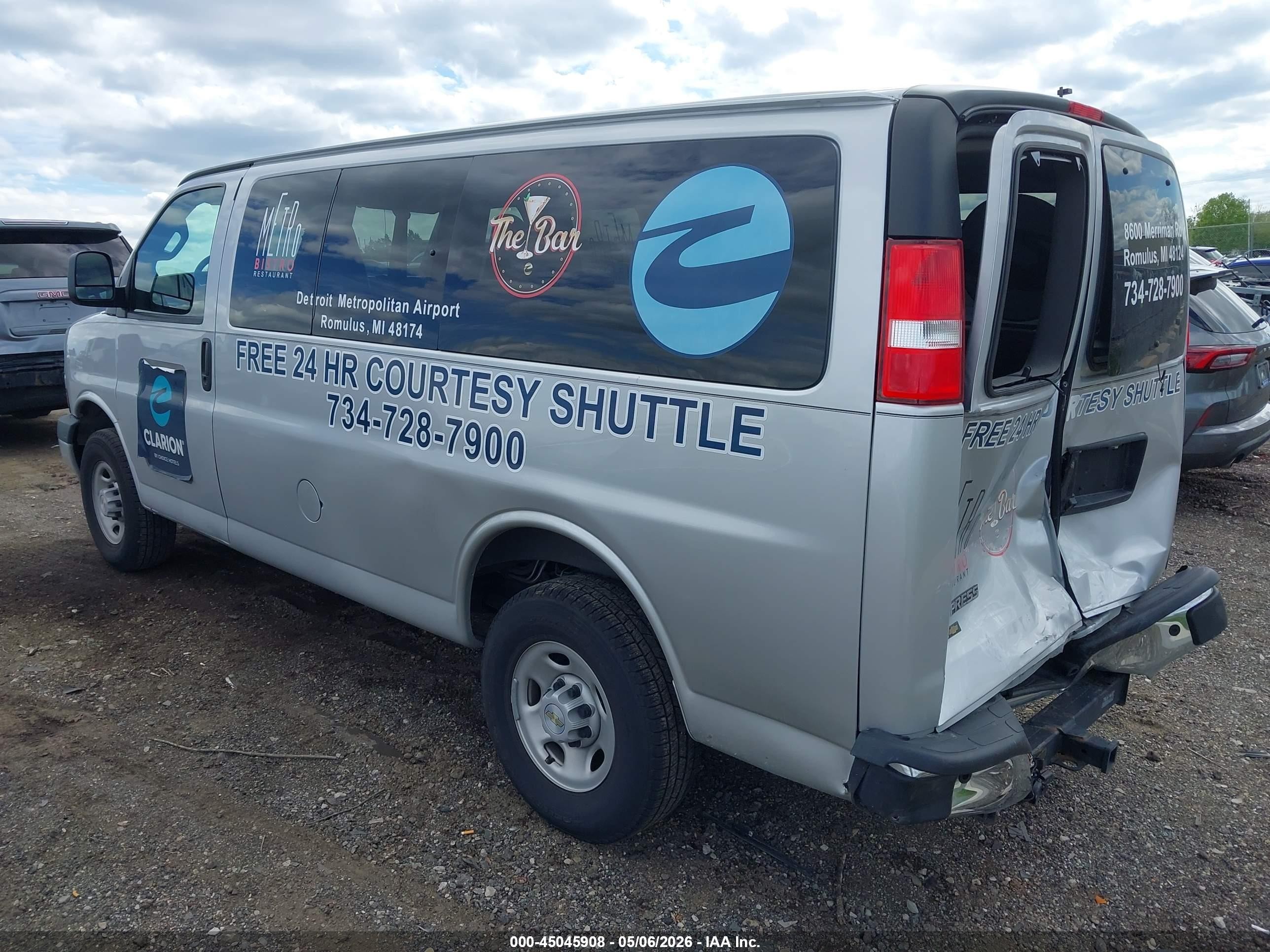 2023 Chevrolet Express Passenger Rwd 2500 Regular Wheelbase Lt Silver vin: 1GAWGFF78P1231593