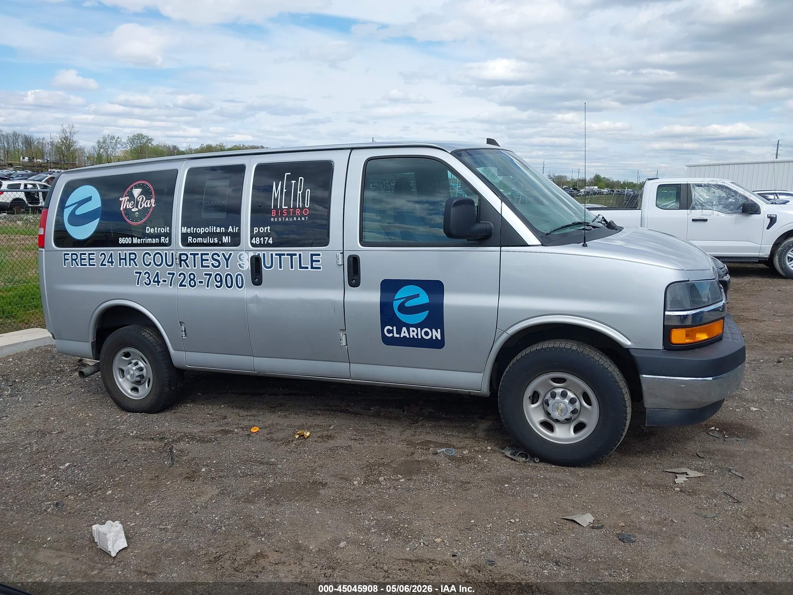 2023 Chevrolet Express Passenger Rwd 2500 Regular Wheelbase Lt Silver vin: 1GAWGFF78P1231593