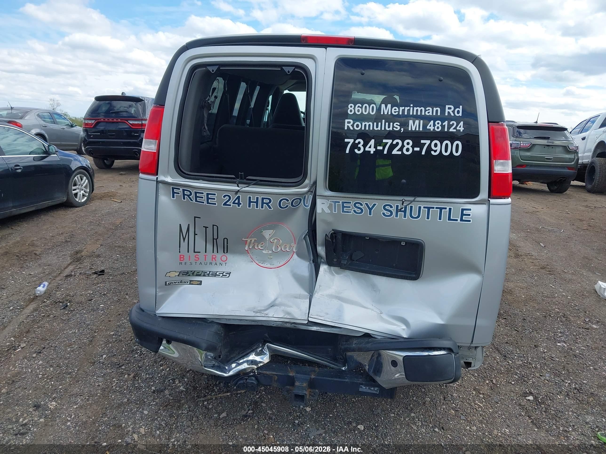 2023 Chevrolet Express Passenger Rwd 2500 Regular Wheelbase Lt Silver vin: 1GAWGFF78P1231593