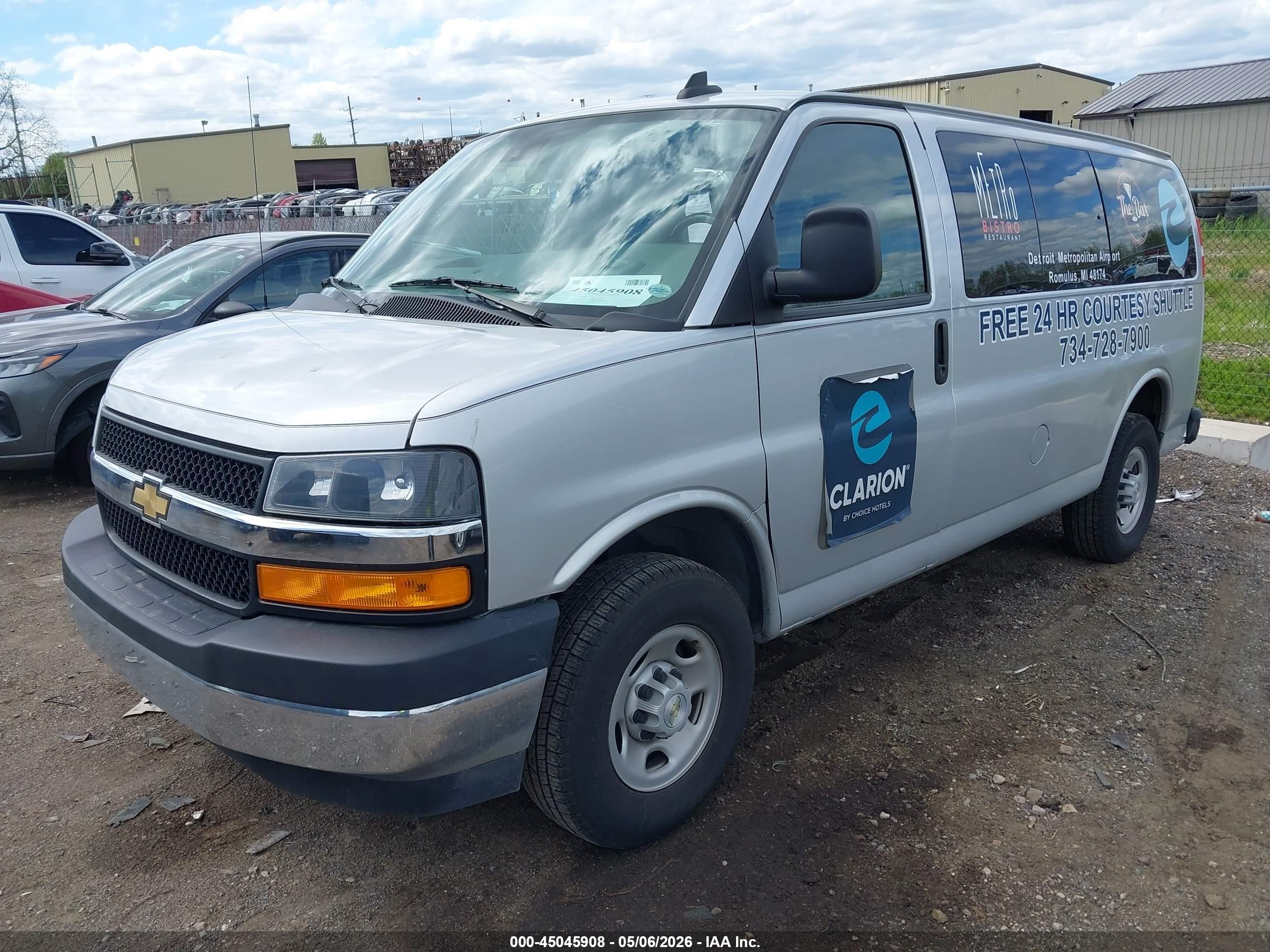 2023 Chevrolet Express Passenger Rwd 2500 Regular Wheelbase Lt Silver vin: 1GAWGFF78P1231593