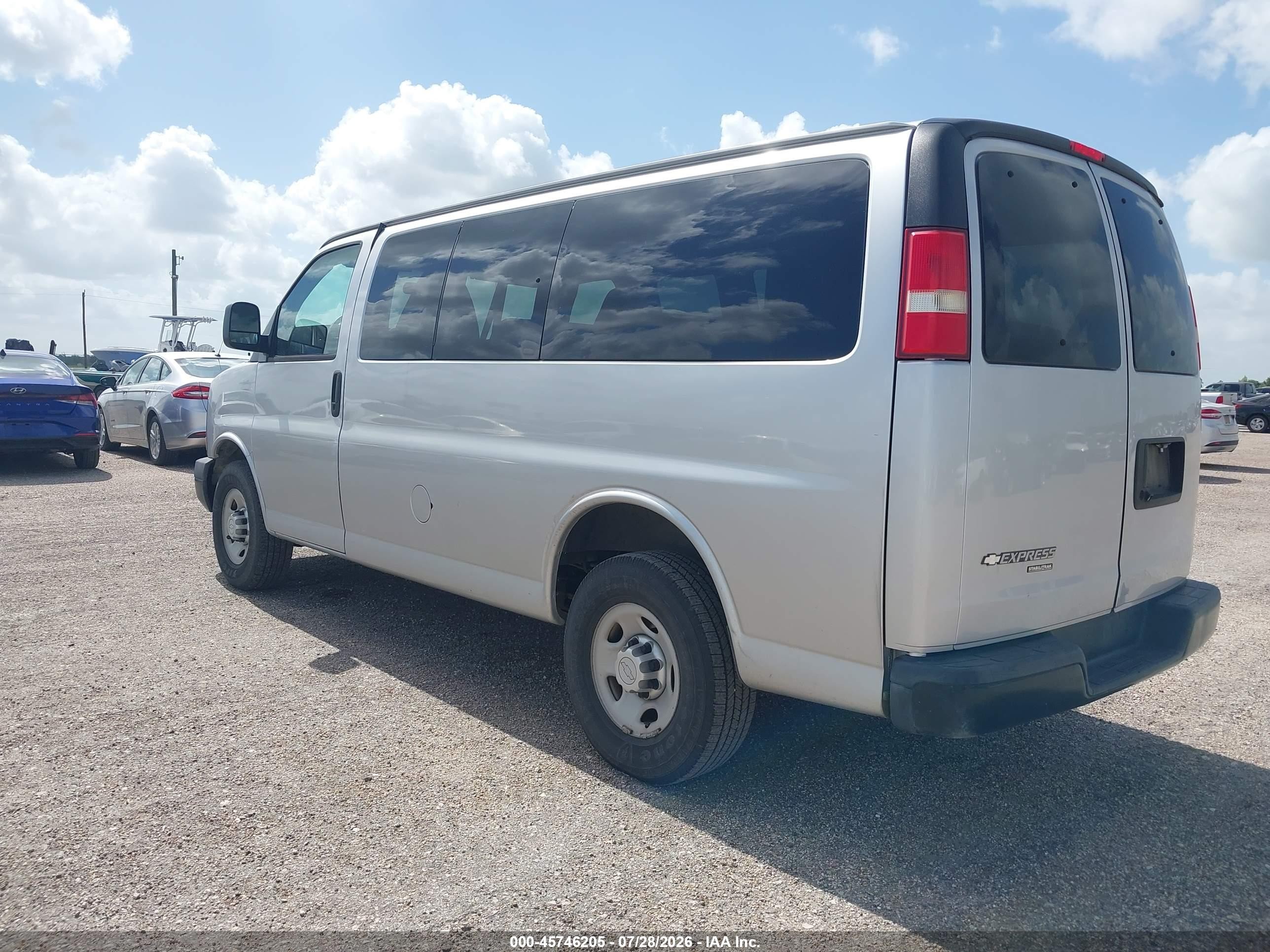 2015 Chevrolet Express 2500 Ls Silver vin: 1GAWGPFG3F1220392