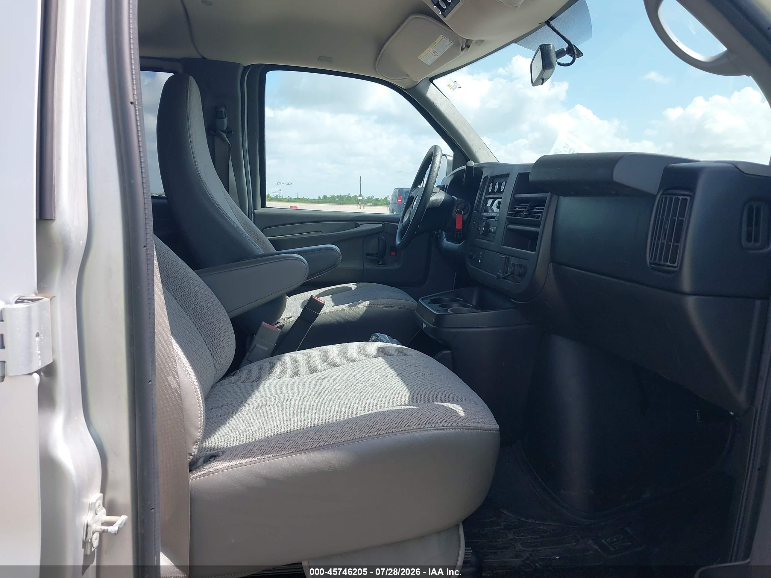 2015 Chevrolet Express 2500 Ls Silver vin: 1GAWGPFG3F1220392