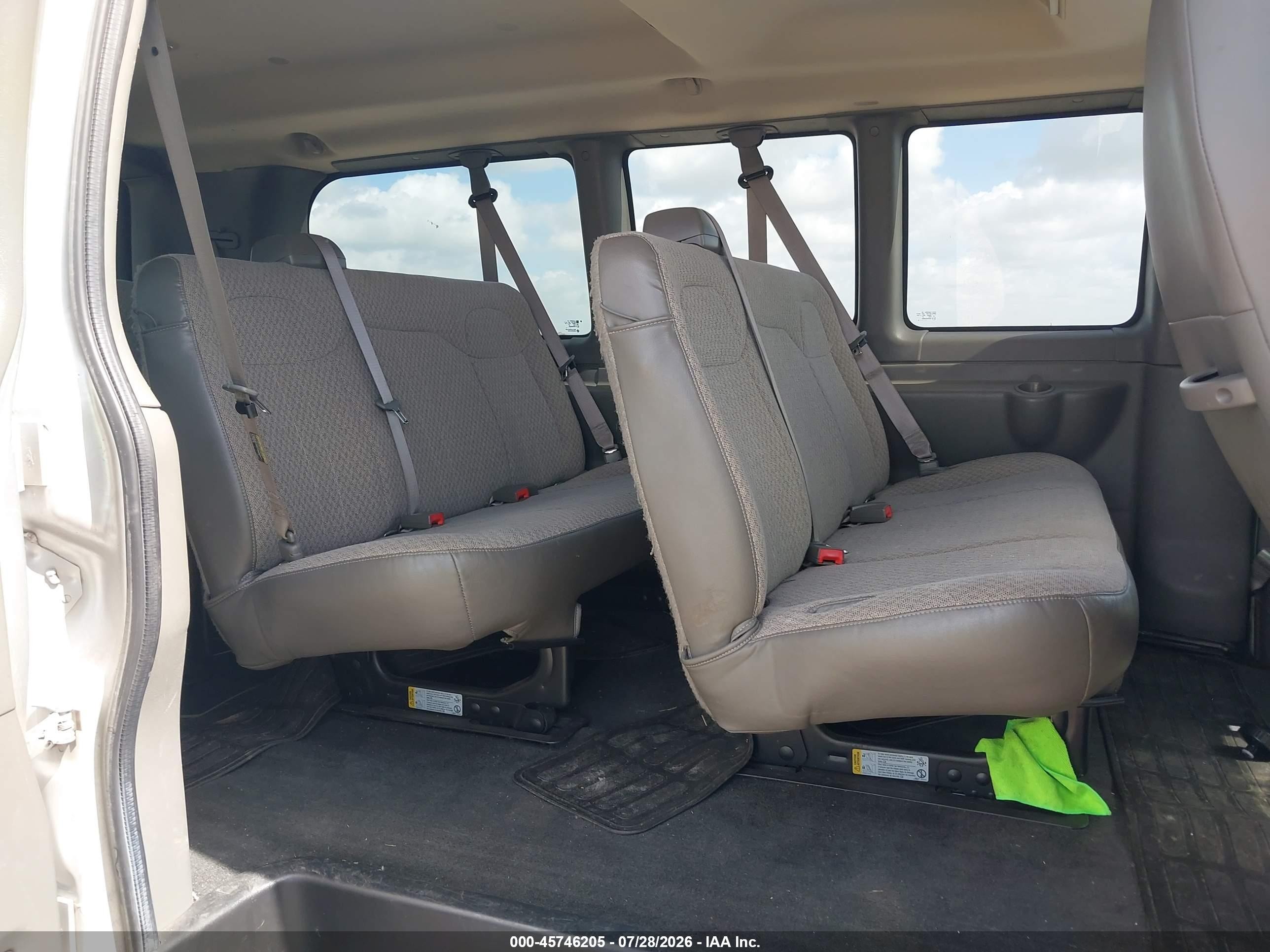 2015 Chevrolet Express 2500 Ls Silver vin: 1GAWGPFG3F1220392