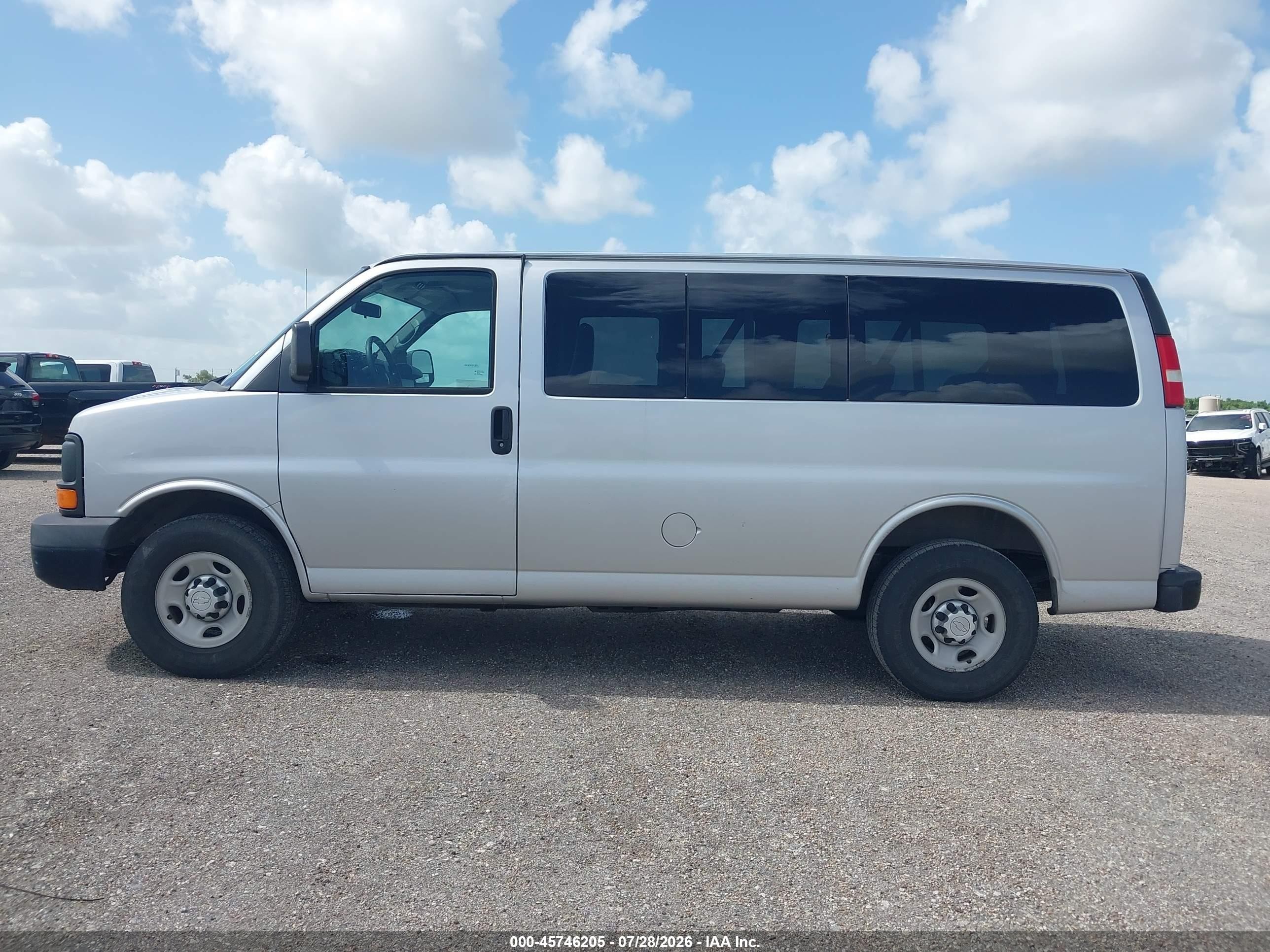 2015 Chevrolet Express 2500 Ls Silver vin: 1GAWGPFG3F1220392