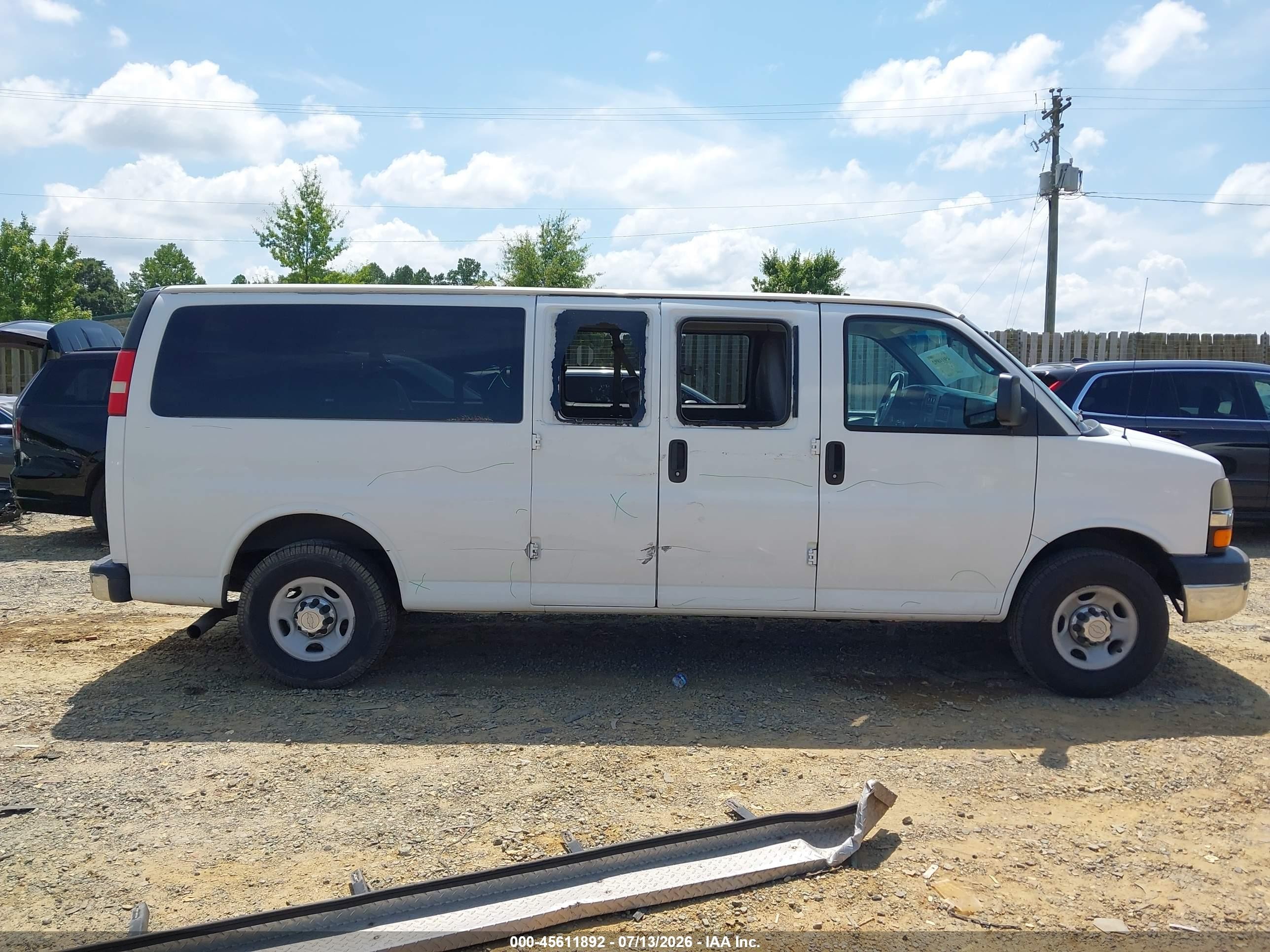 2013 Chevrolet Express 3500 Lt White vin: 1GAZG1FA5D1178228