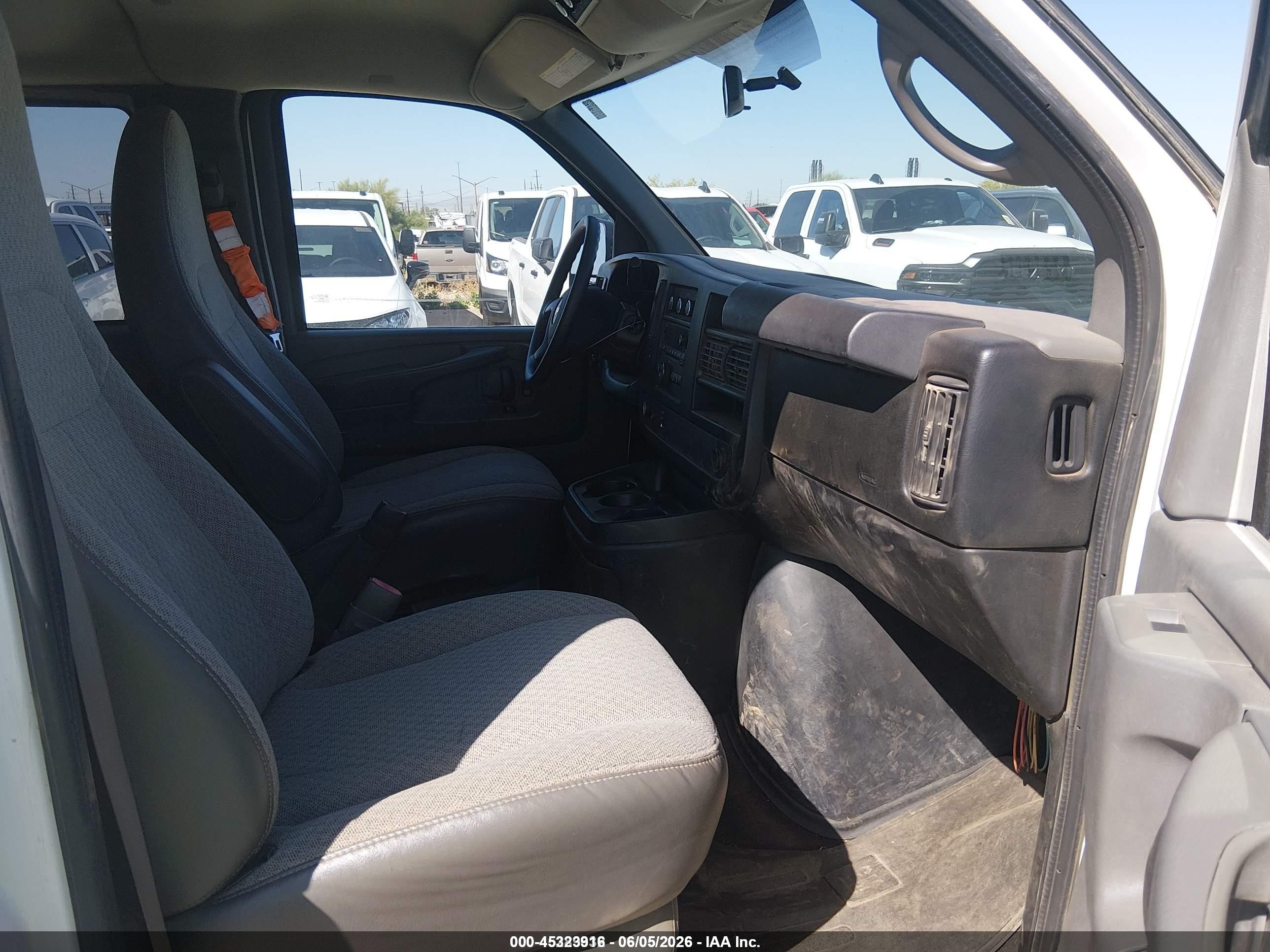 2014 Chevrolet Express 3500 Lt White vin: 1GAZG1FA5E1106575