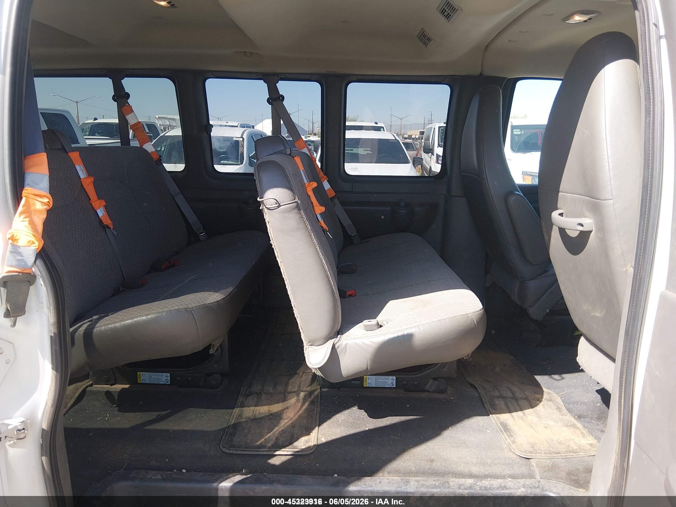 2014 Chevrolet Express 3500 Lt White vin: 1GAZG1FA5E1106575