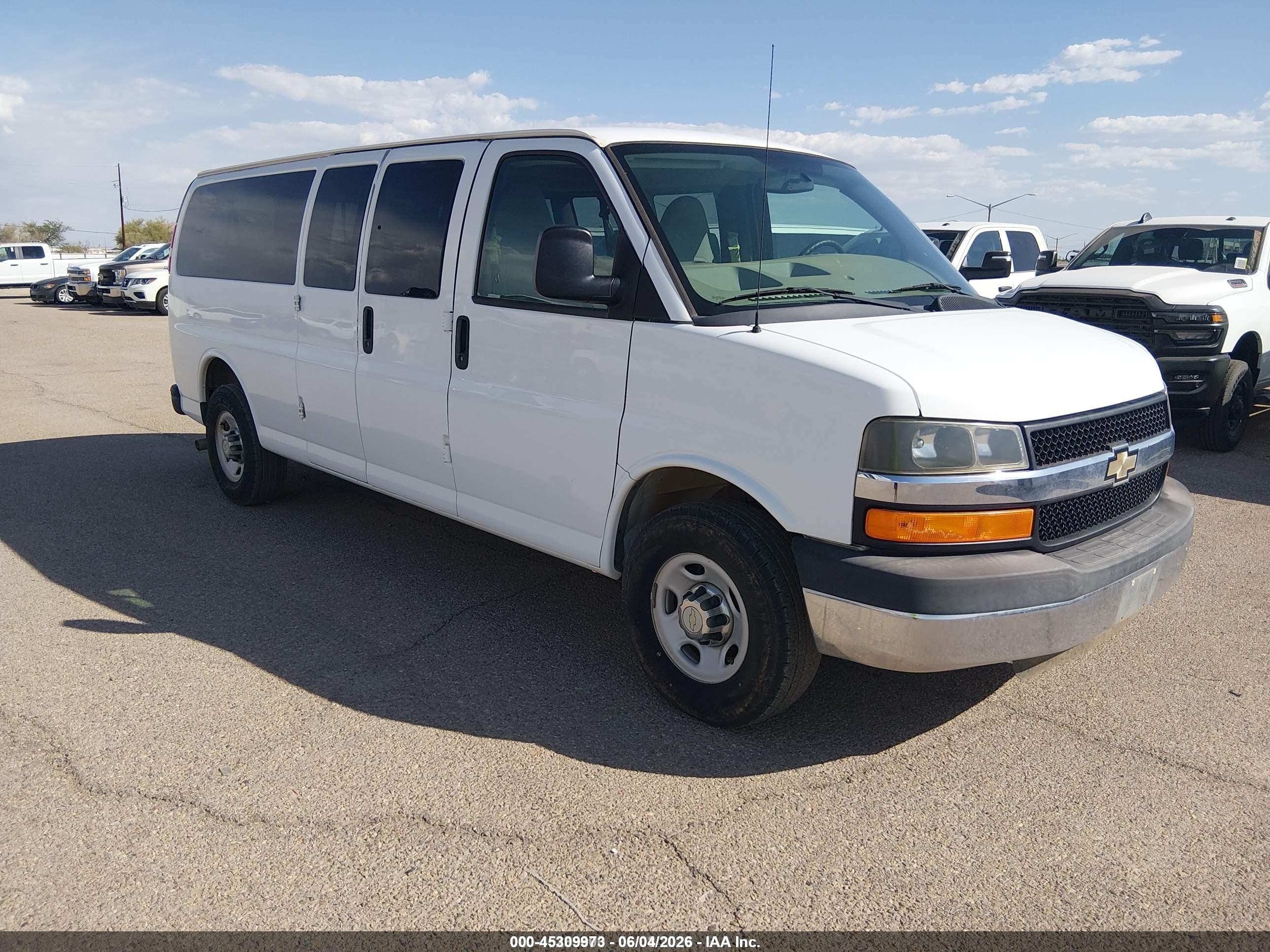 2014 Chevrolet Express 3500 Lt White vin: 1GAZG1FA6E1106052