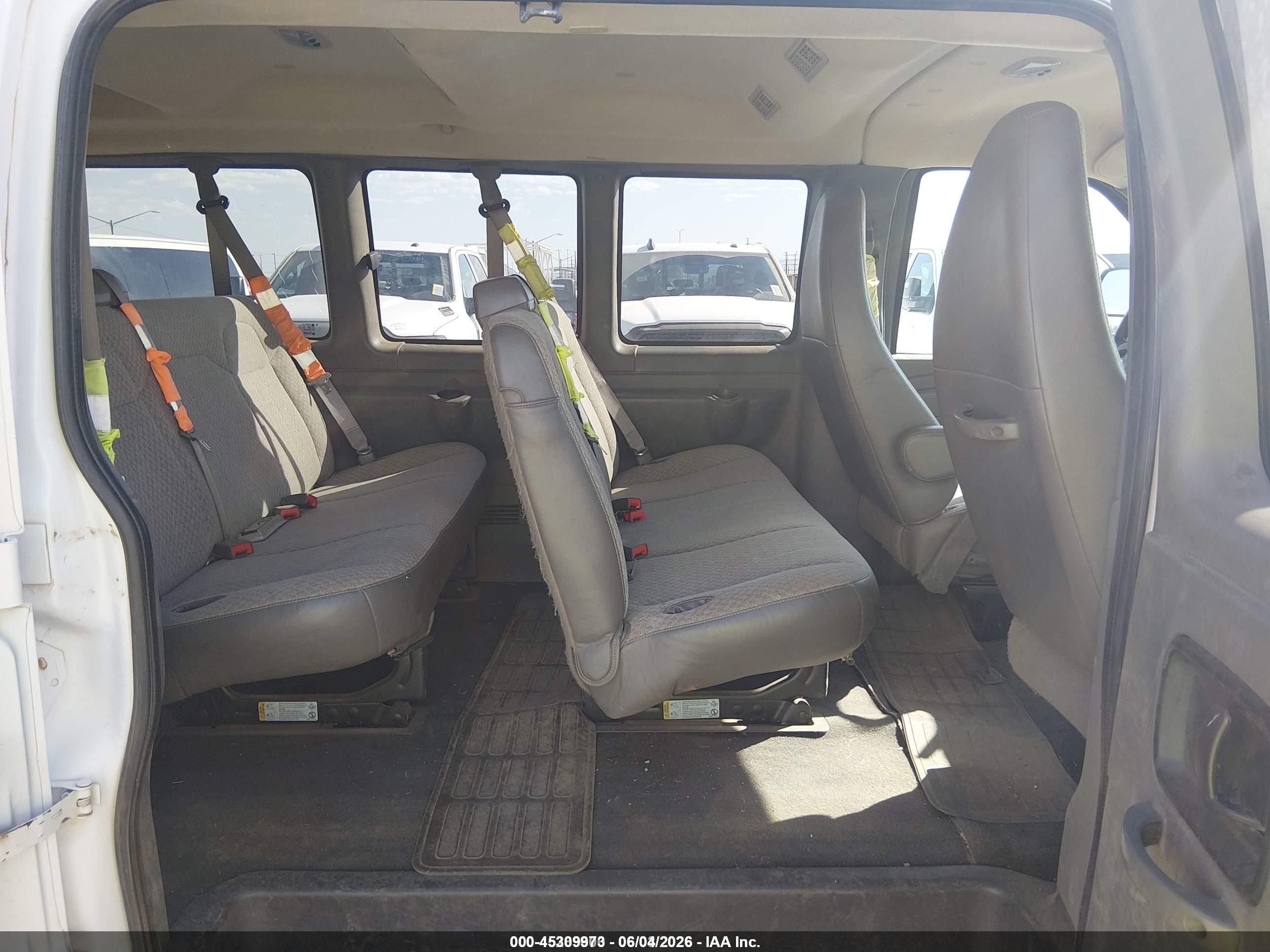 2014 Chevrolet Express 3500 Lt White vin: 1GAZG1FA6E1106052