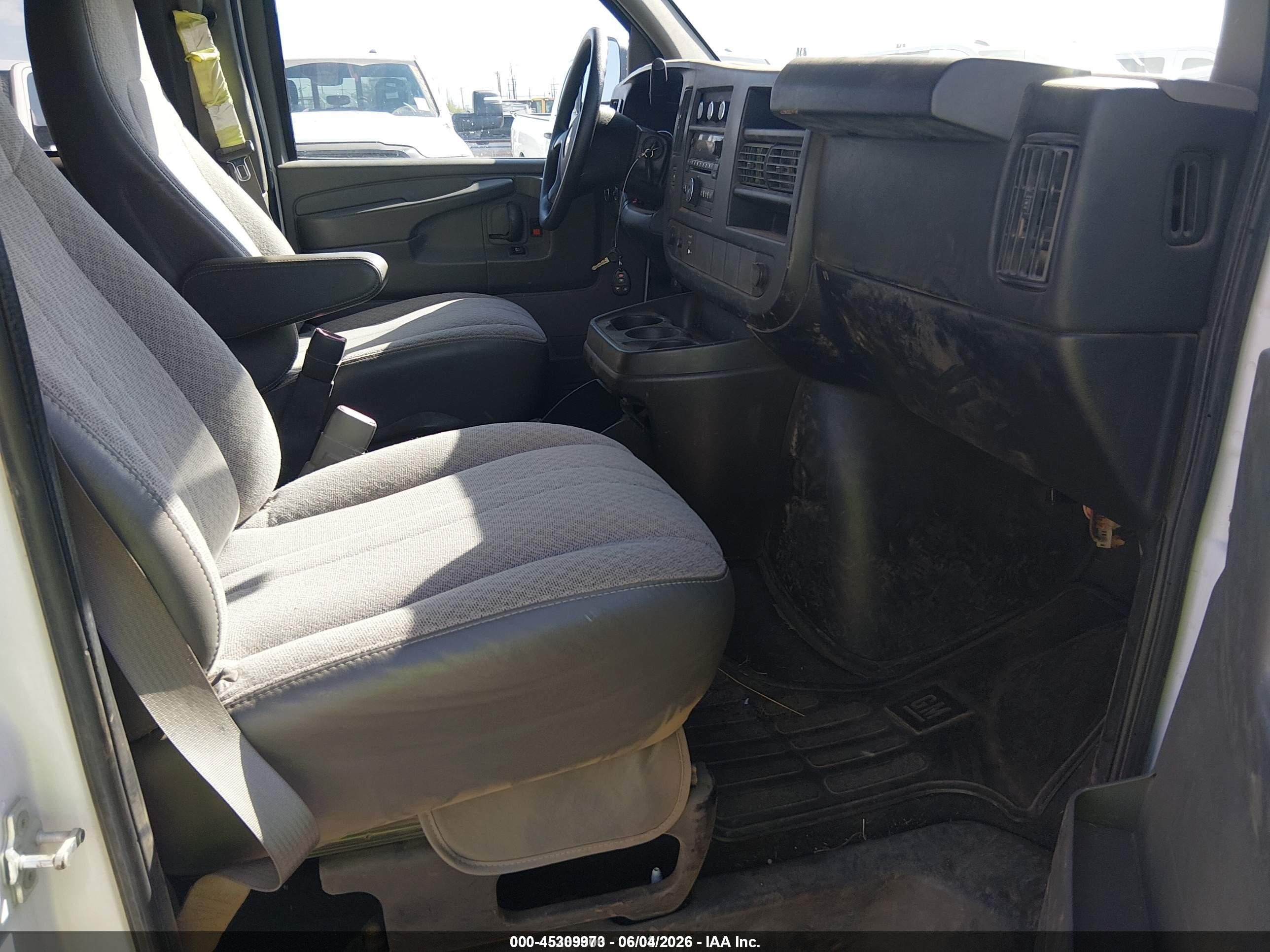 2014 Chevrolet Express 3500 Lt White vin: 1GAZG1FA6E1106052
