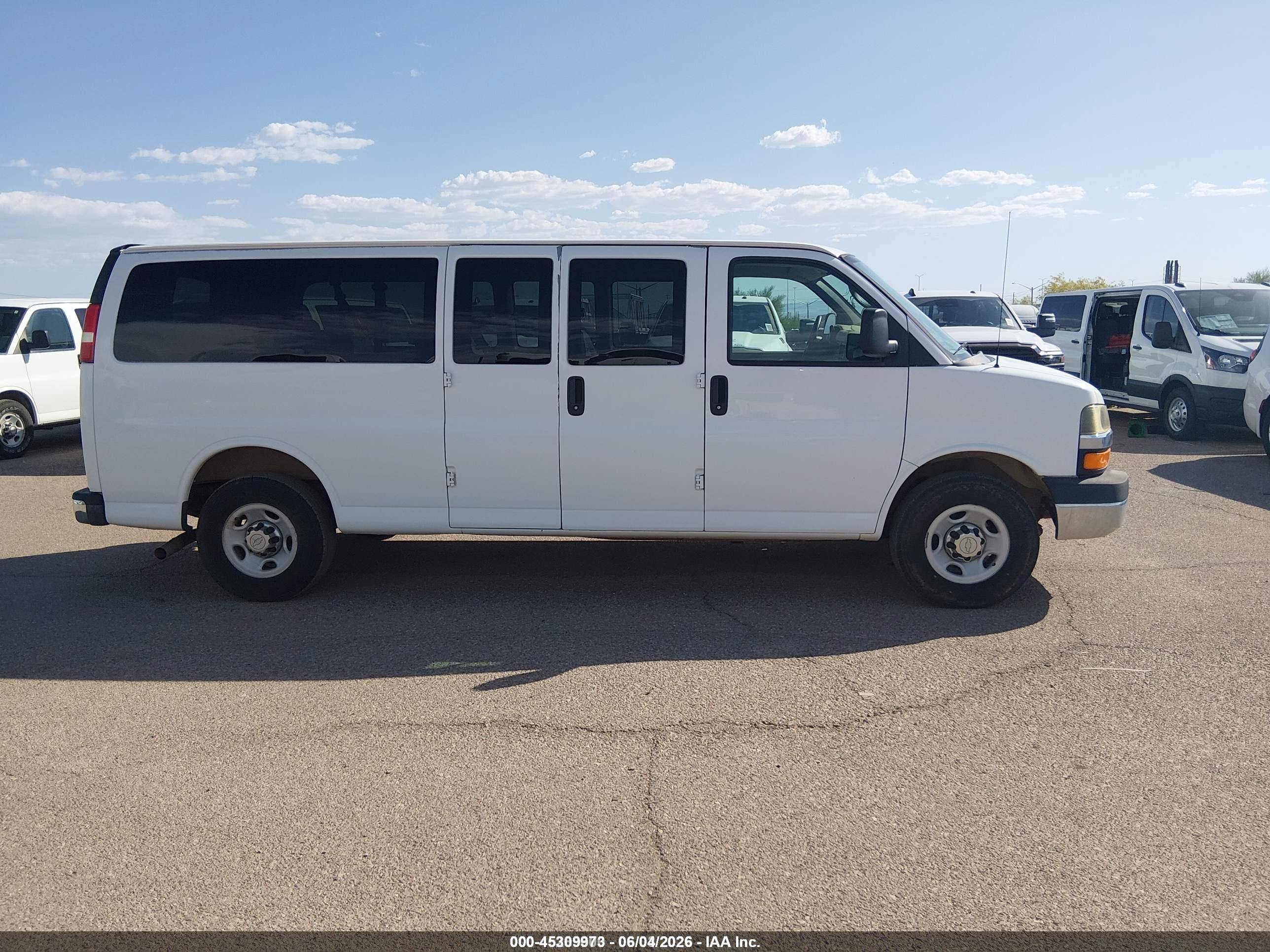 2014 Chevrolet Express 3500 Lt White vin: 1GAZG1FA6E1106052