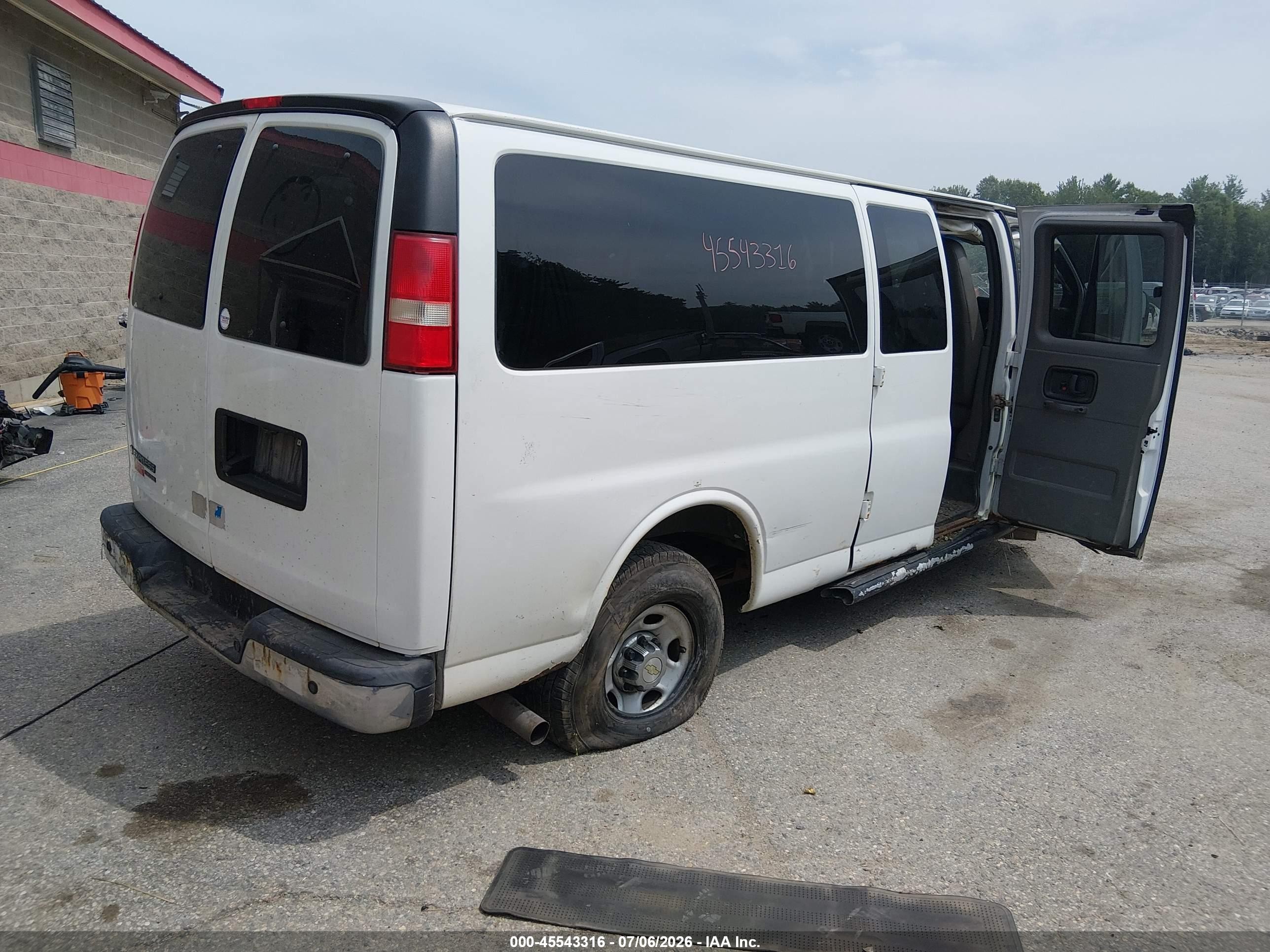 2015 Chevrolet Express 3500 Lt White vin: 1GAZG1FF6F1276196