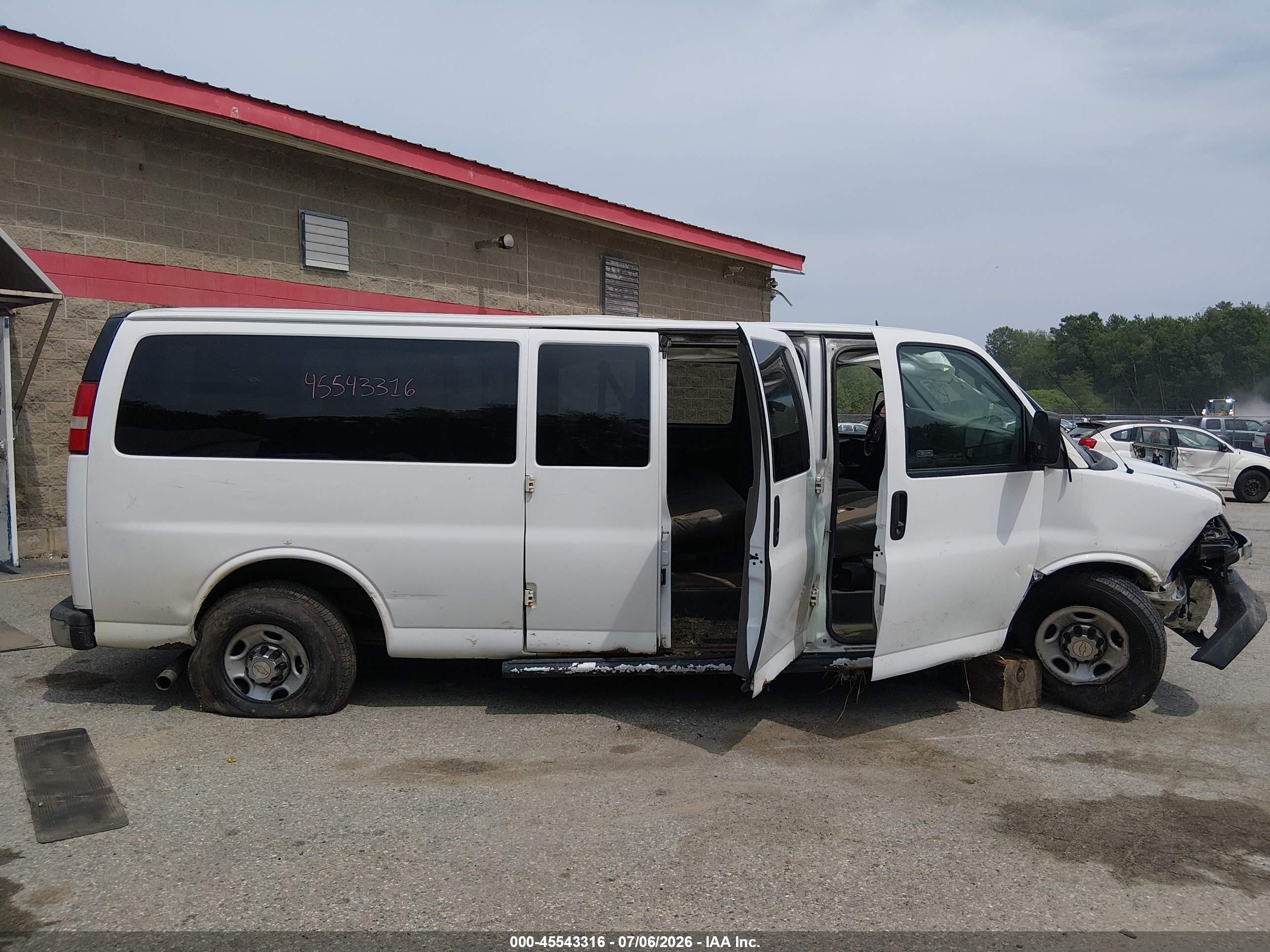 2015 Chevrolet Express 3500 Lt White vin: 1GAZG1FF6F1276196