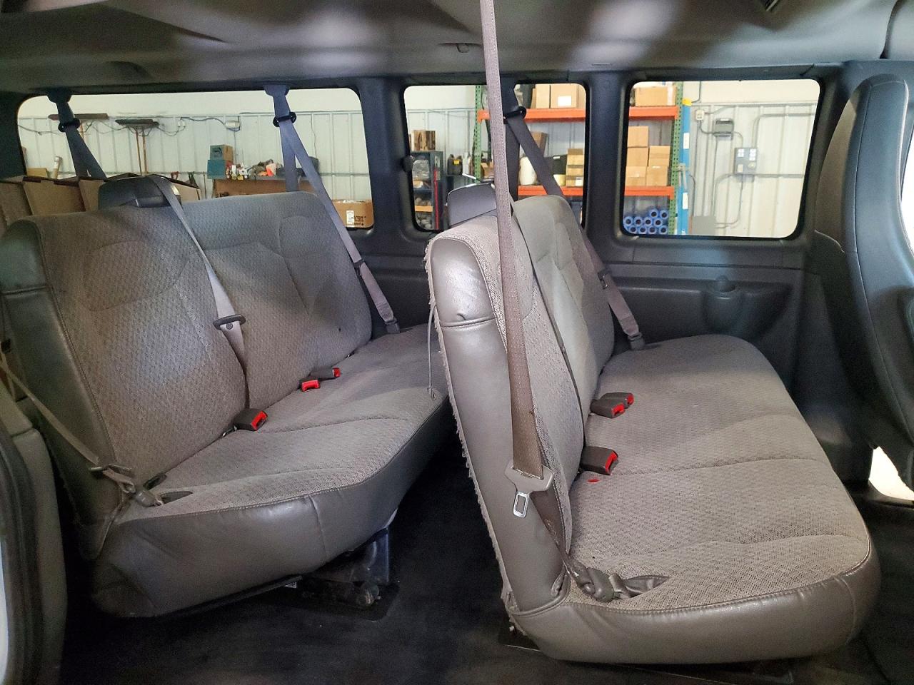 2011 Chevrolet Express G3500 Lt Silver vin: 1GAZG1FG1B1127939