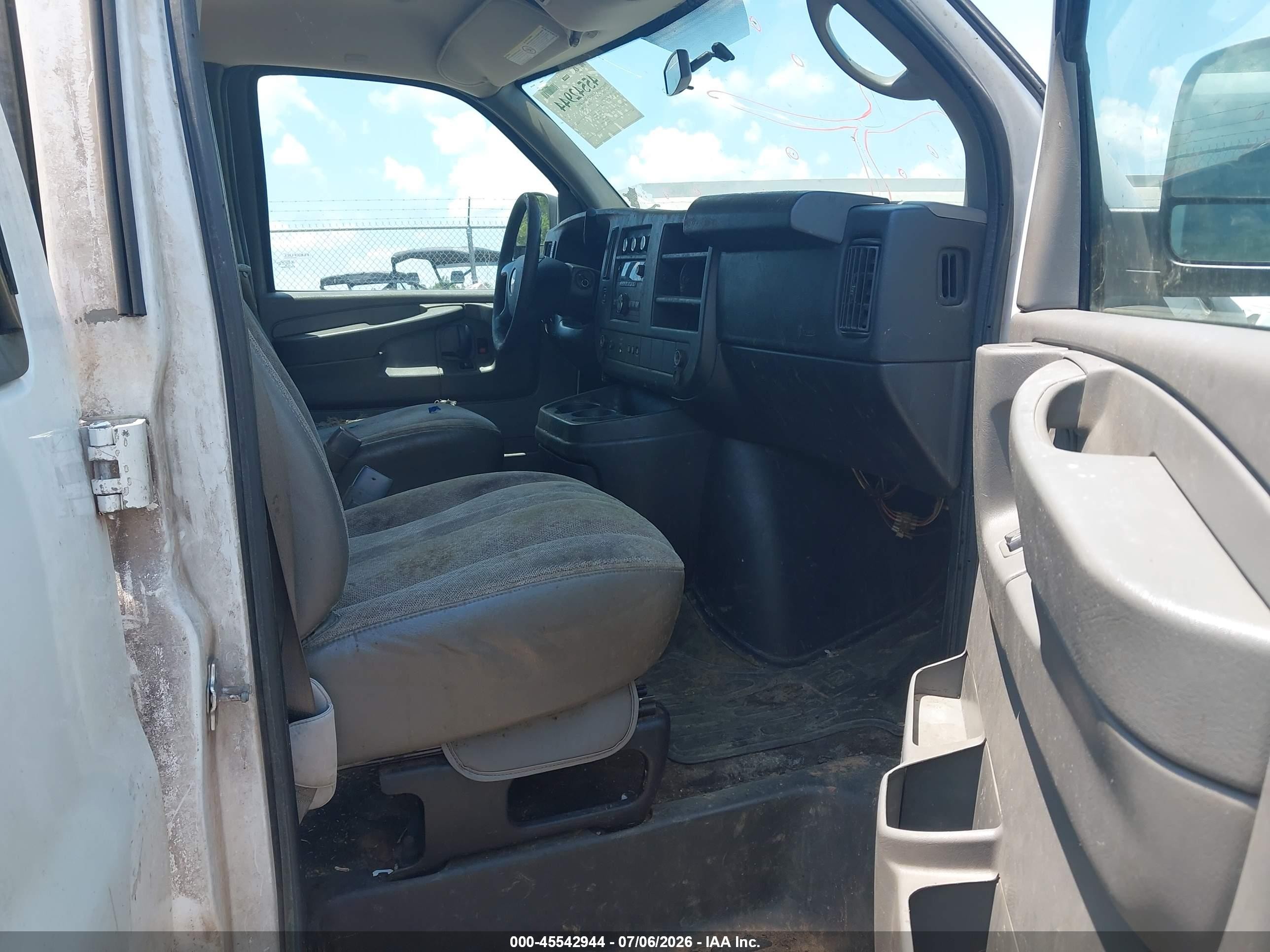 2014 Chevrolet Express 3500 Lt White vin: 1GAZG1FG2E1124634