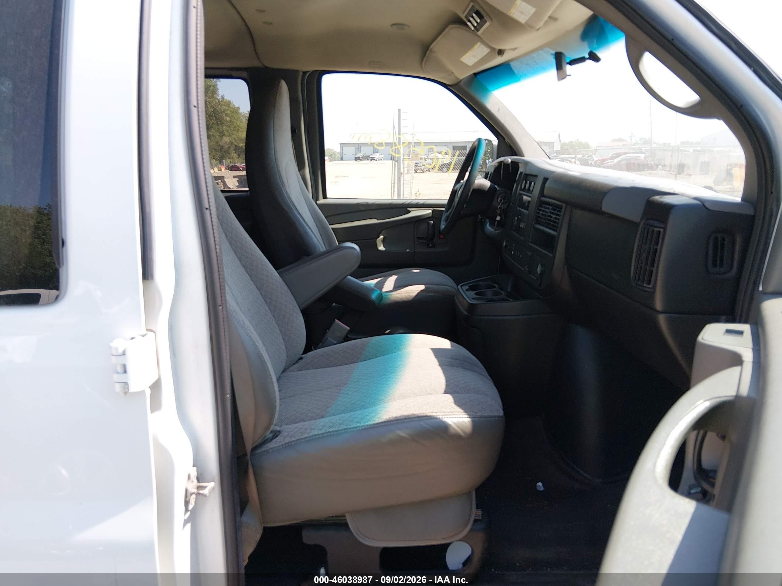 2015 Chevrolet Express 3500 Lt White vin: 1GAZG1FG2F1205232