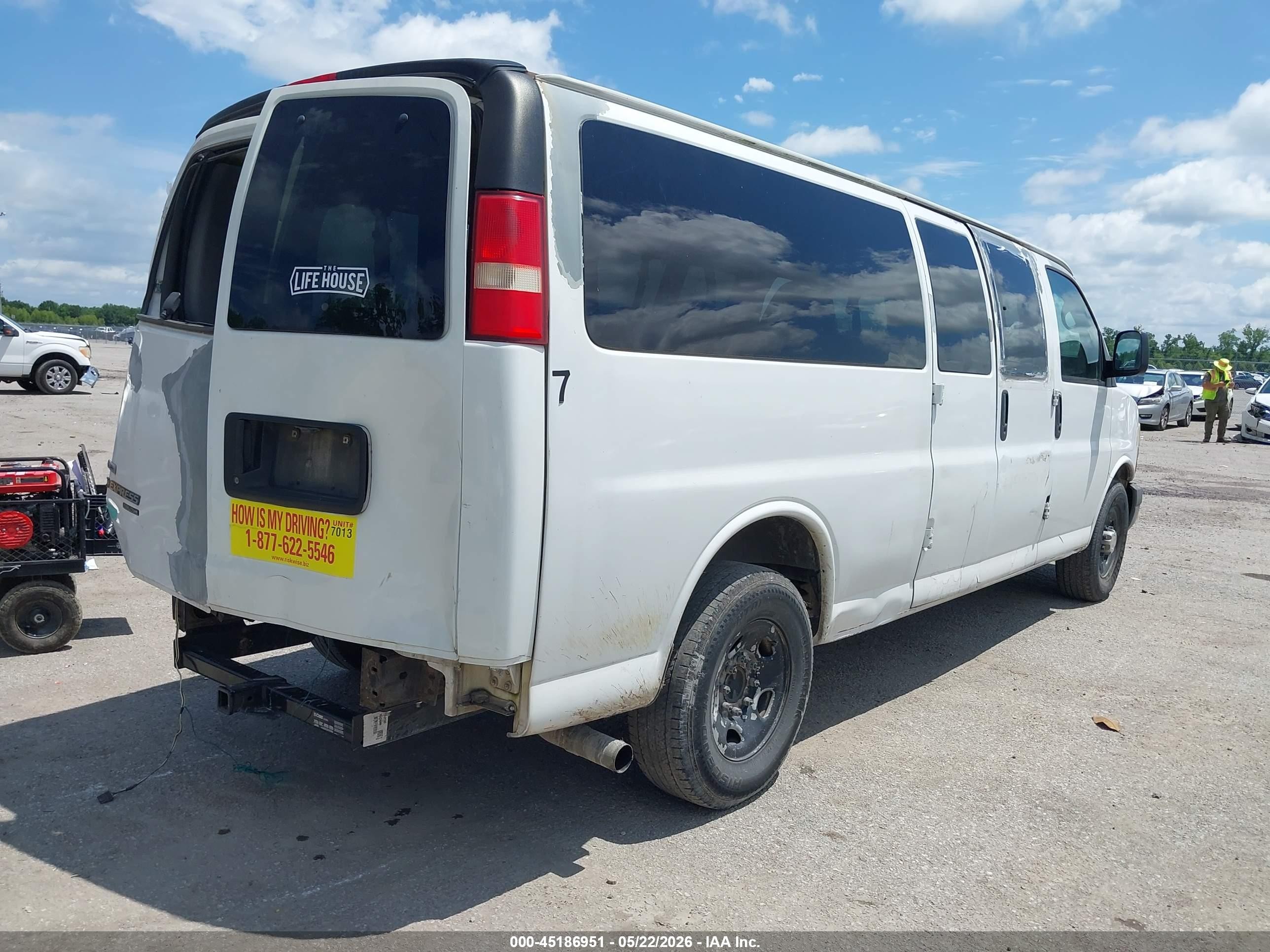2011 Chevrolet Express 3500 Lt White vin: 1GAZG1FG4B1171577