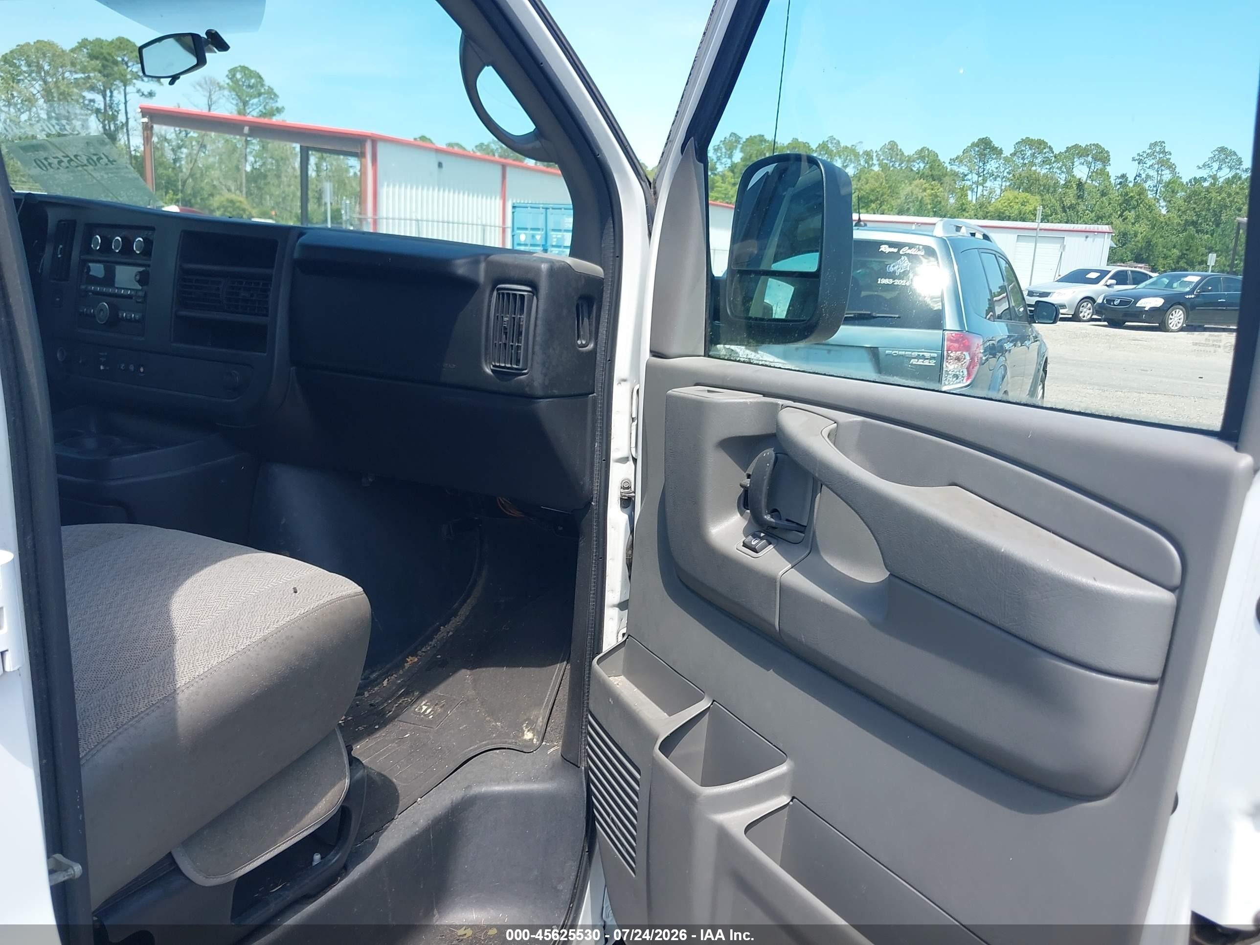 2013 Chevrolet Express 3500 Lt White vin: 1GAZG1FG8D1105634