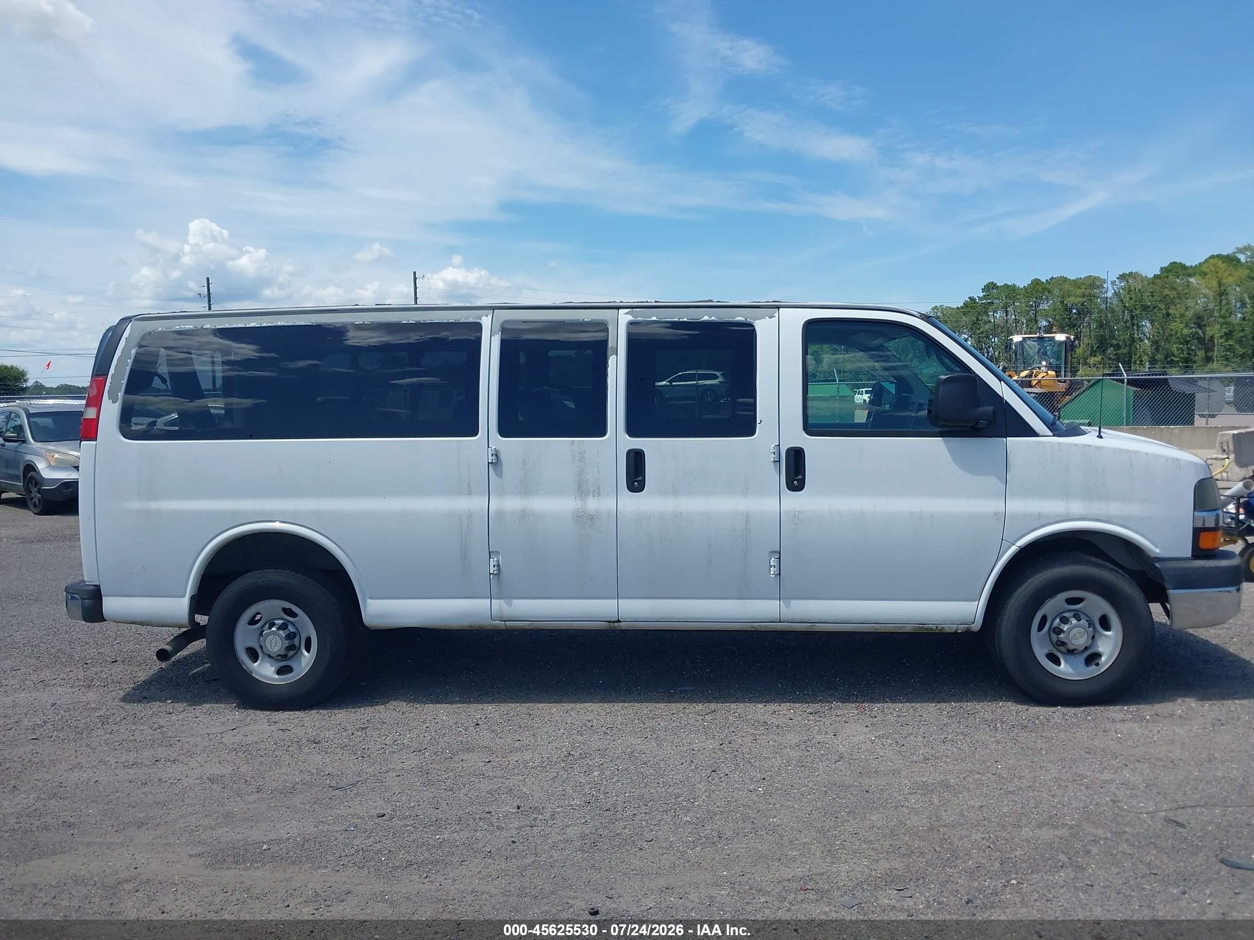 2013 Chevrolet Express 3500 Lt White vin: 1GAZG1FG8D1105634