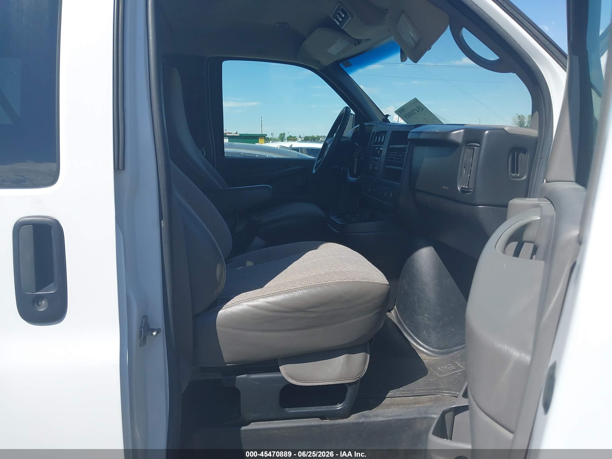 2013 Chevrolet Express 3500 Lt White vin: 1GAZG1FG9D1160237