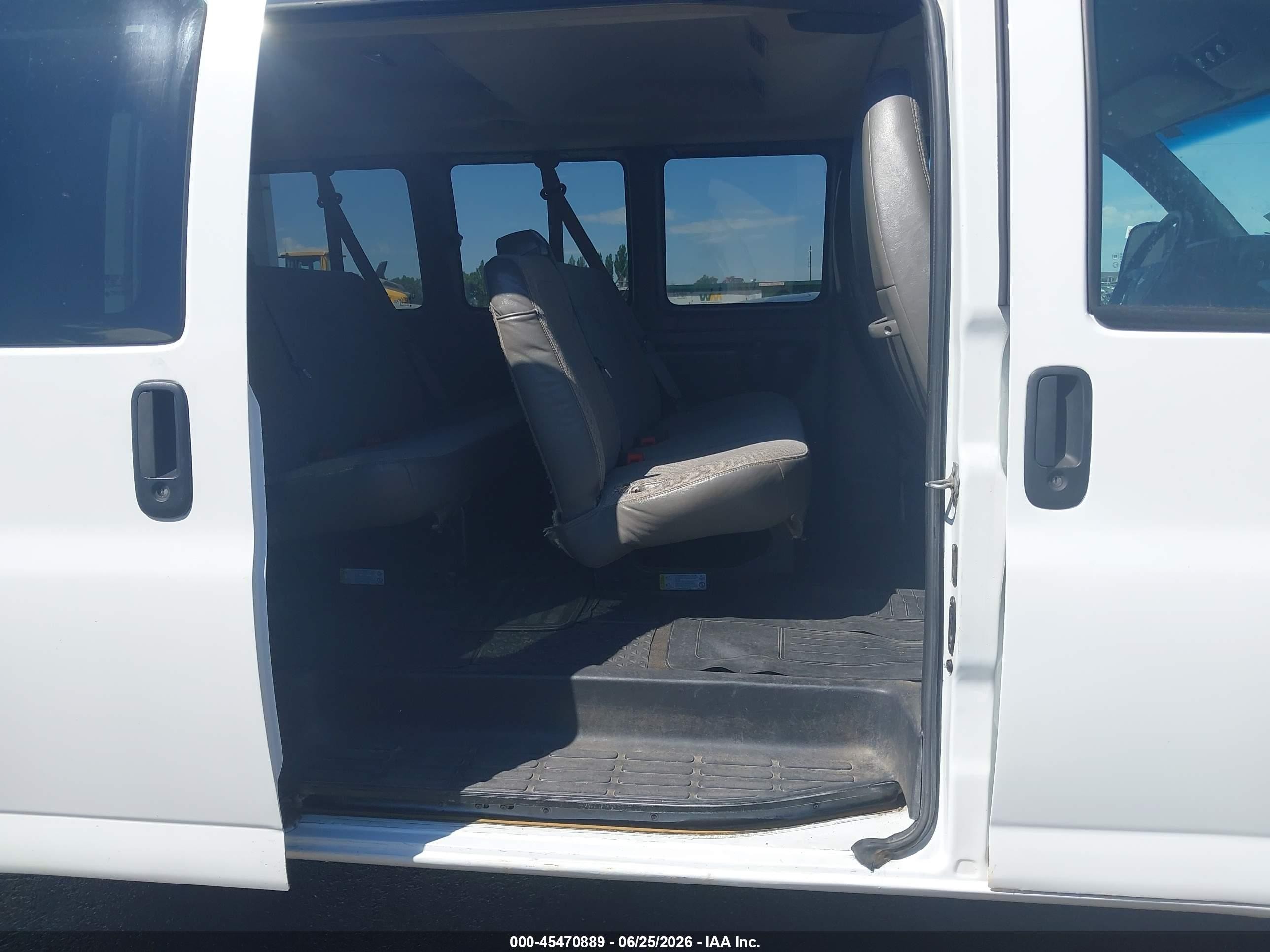 2013 Chevrolet Express 3500 Lt White vin: 1GAZG1FG9D1160237